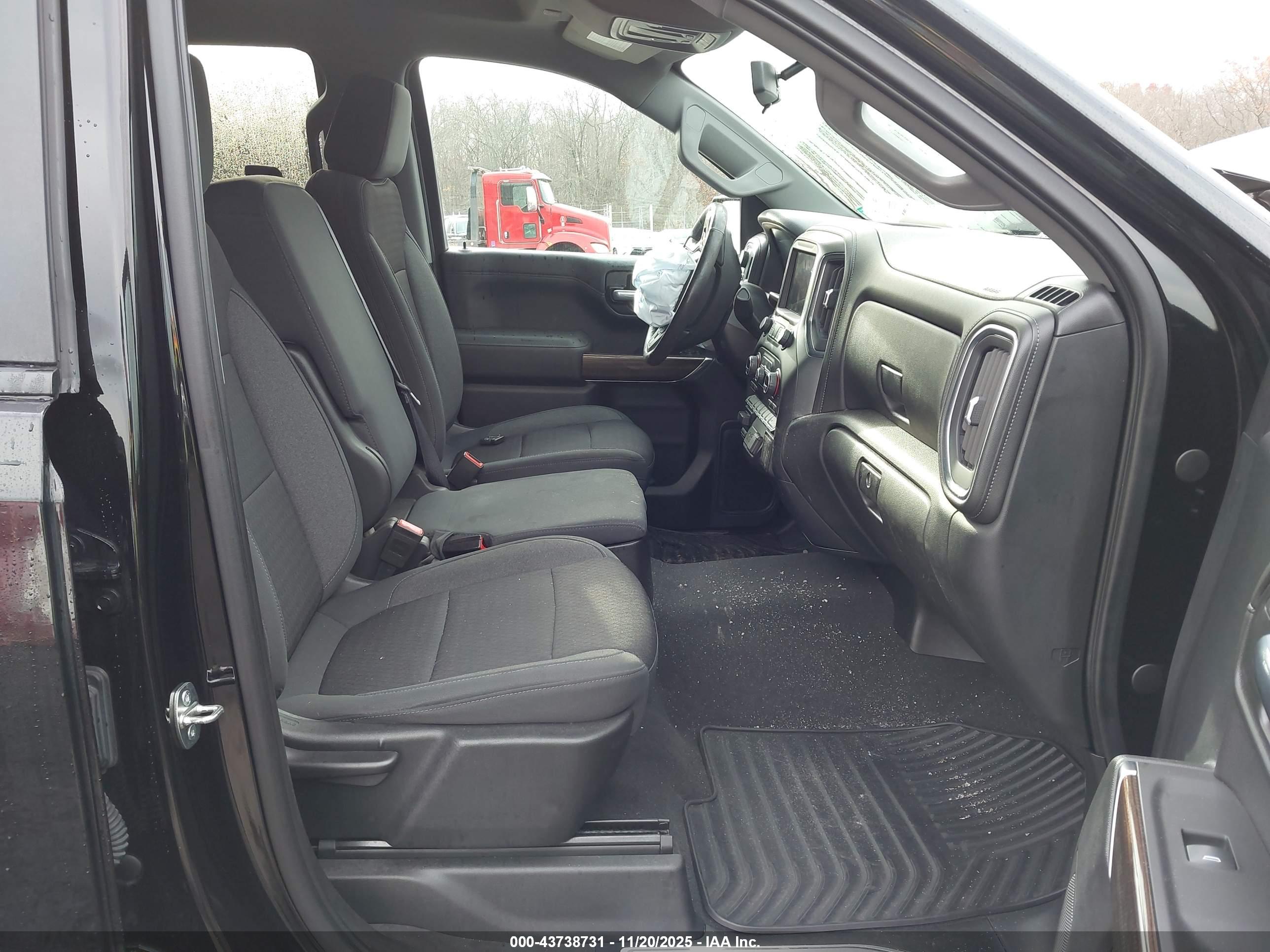 CHEVROLET SILVERADO image 5