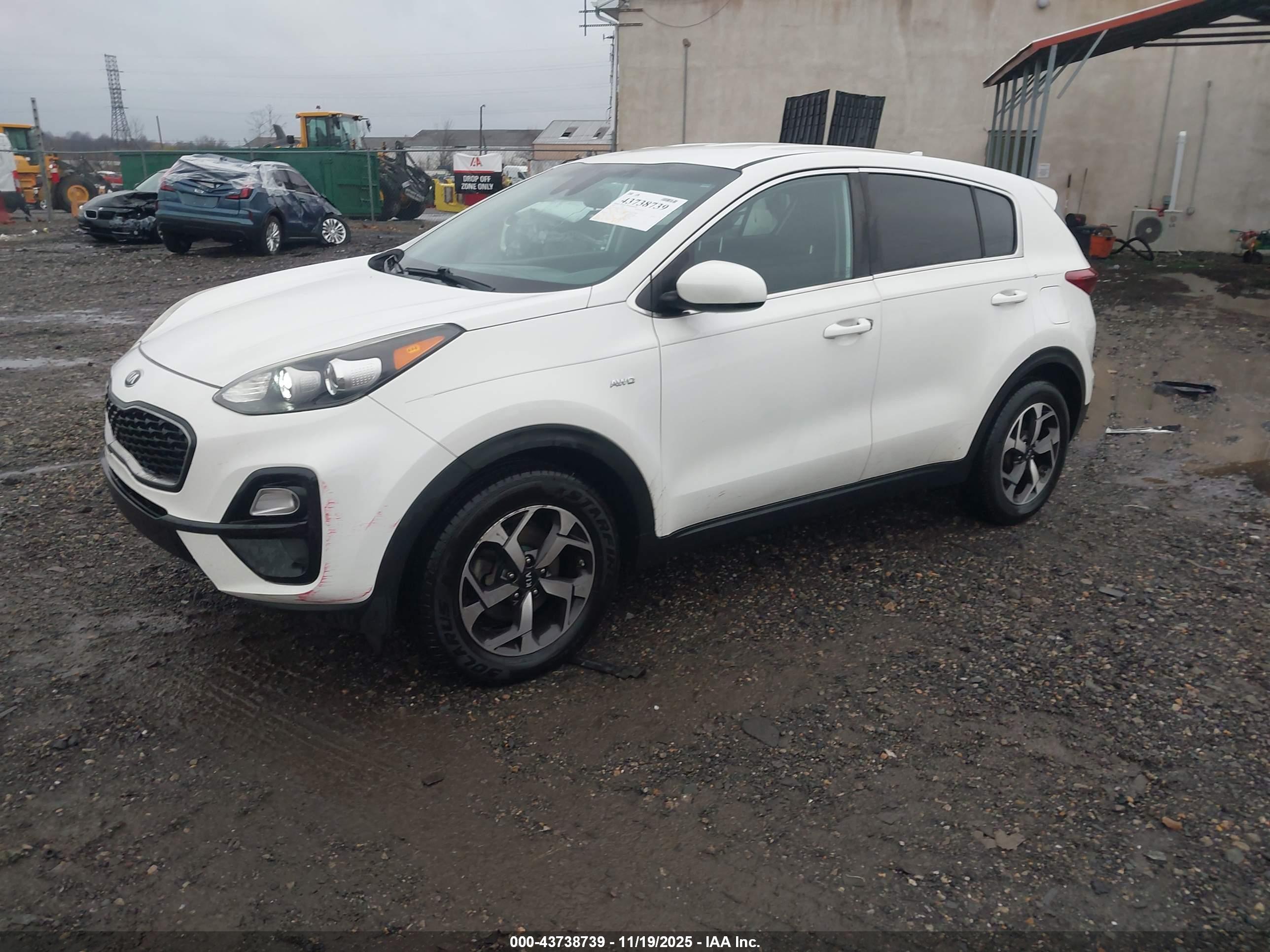 KIA SPORTAGE image 2