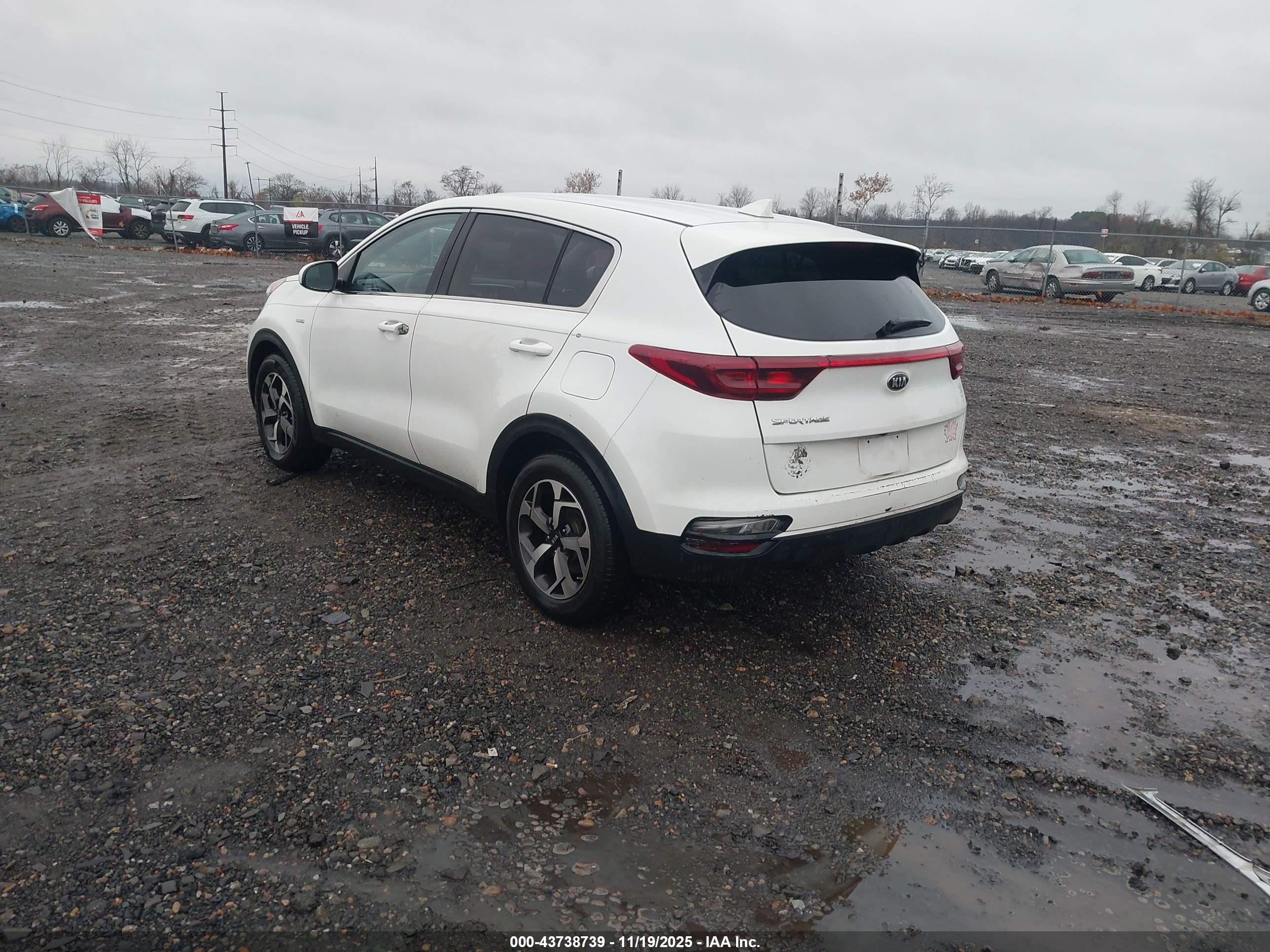 KIA SPORTAGE image 3