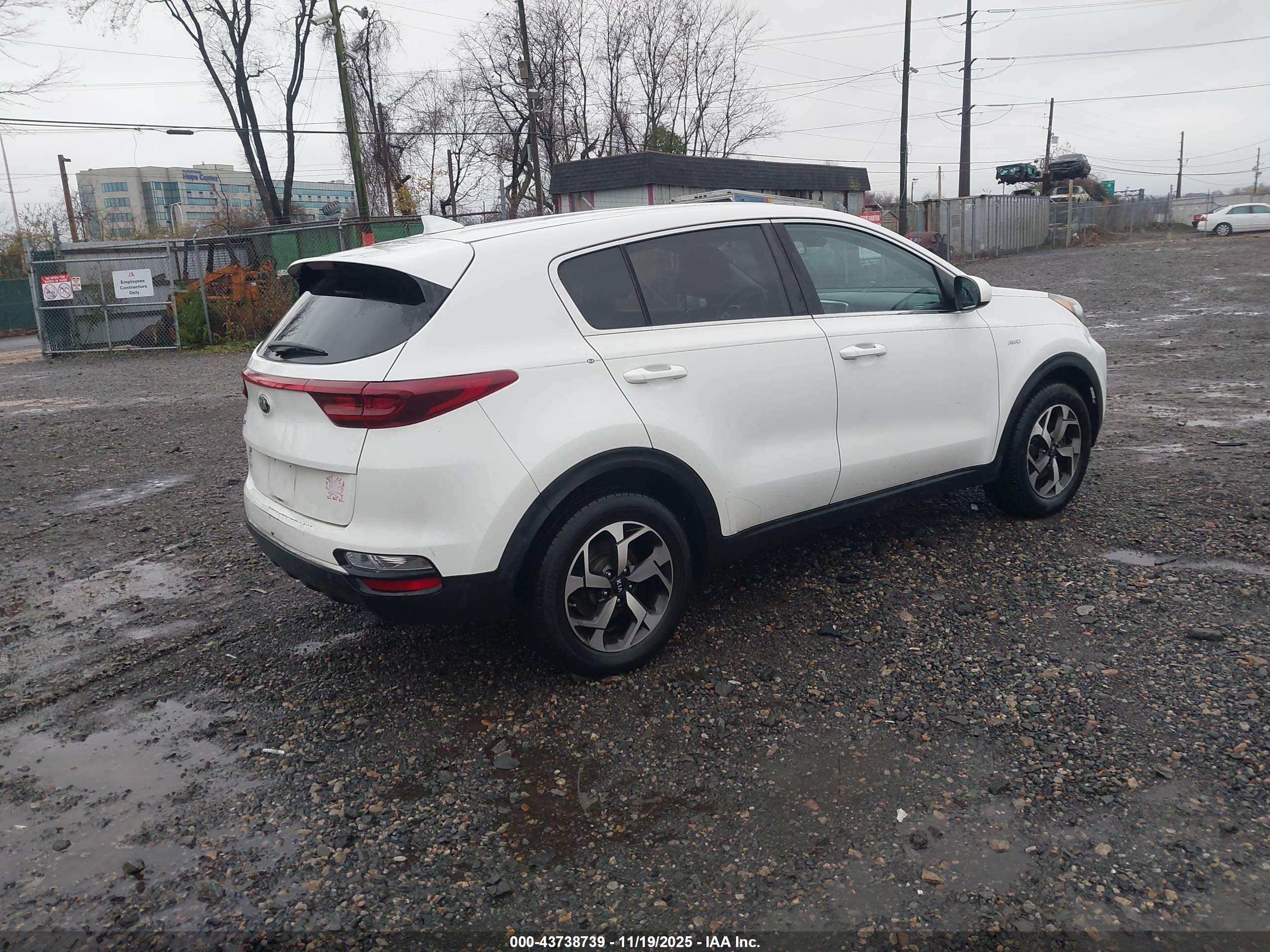 KIA SPORTAGE image 4