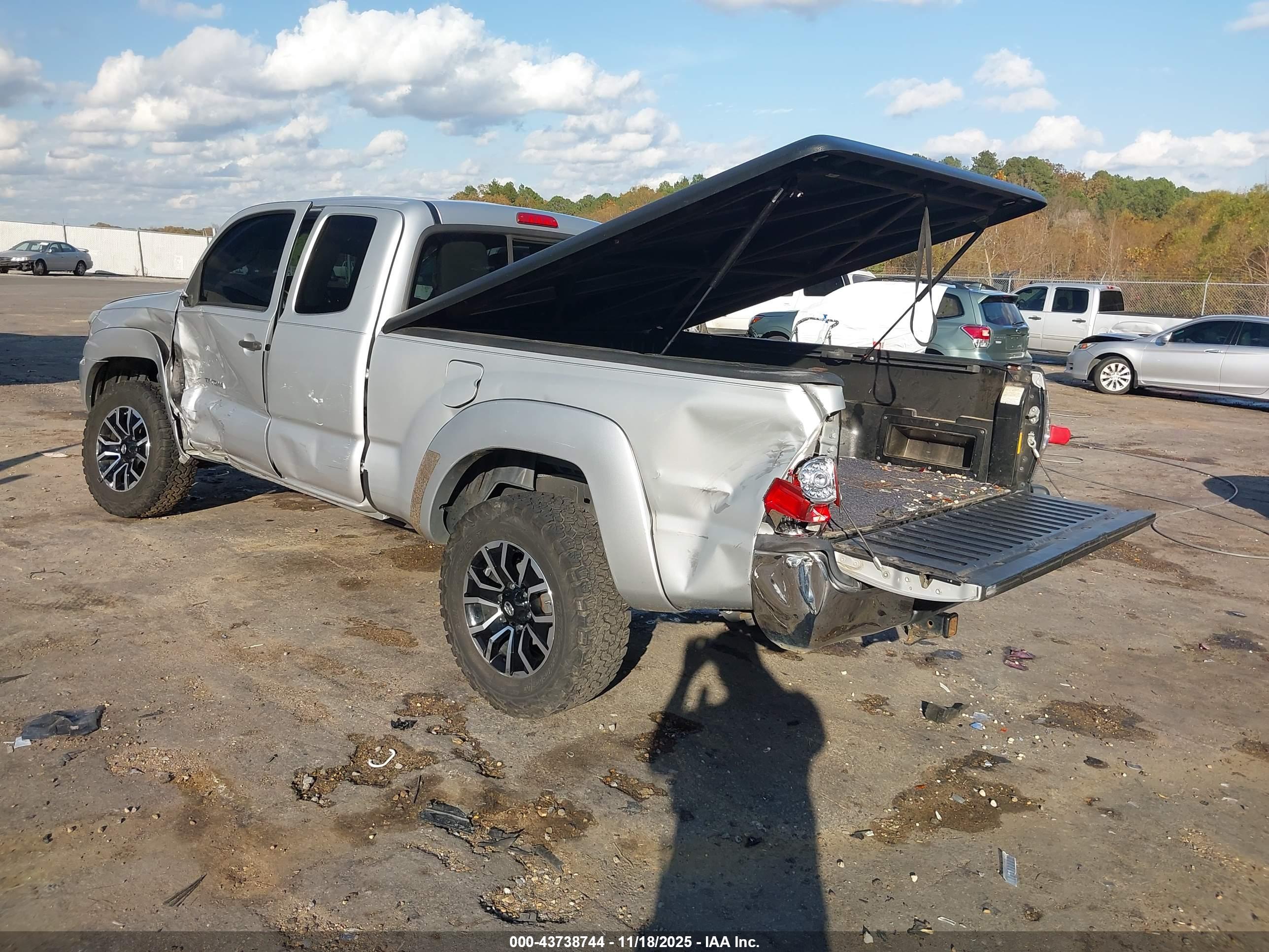 TOYOTA TACOMA image 3
