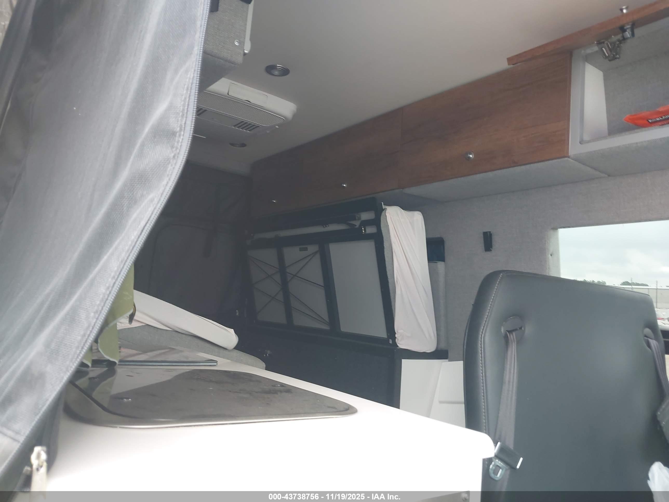 MERCEDES-BENZ SPRINTER image 8