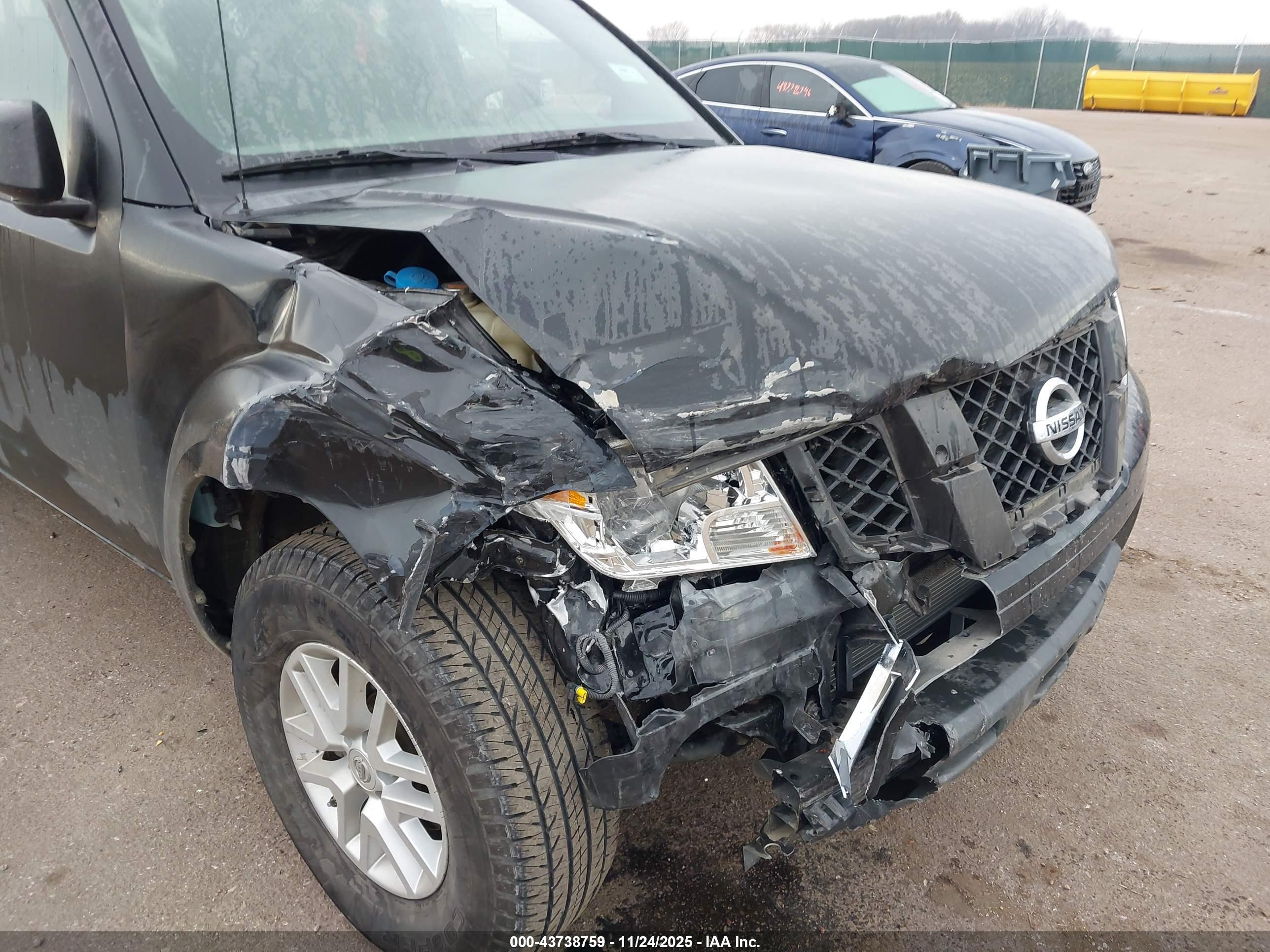 NISSAN FRONTIER image 6