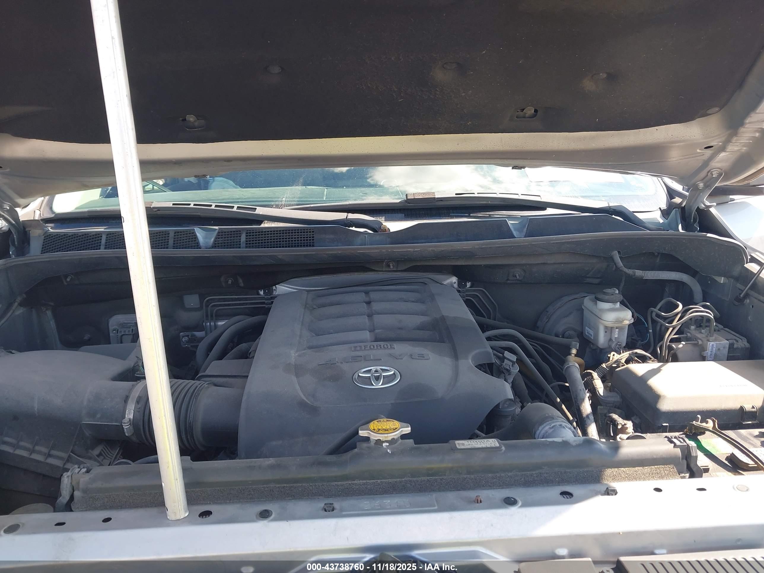 TOYOTA TUNDRA image 10