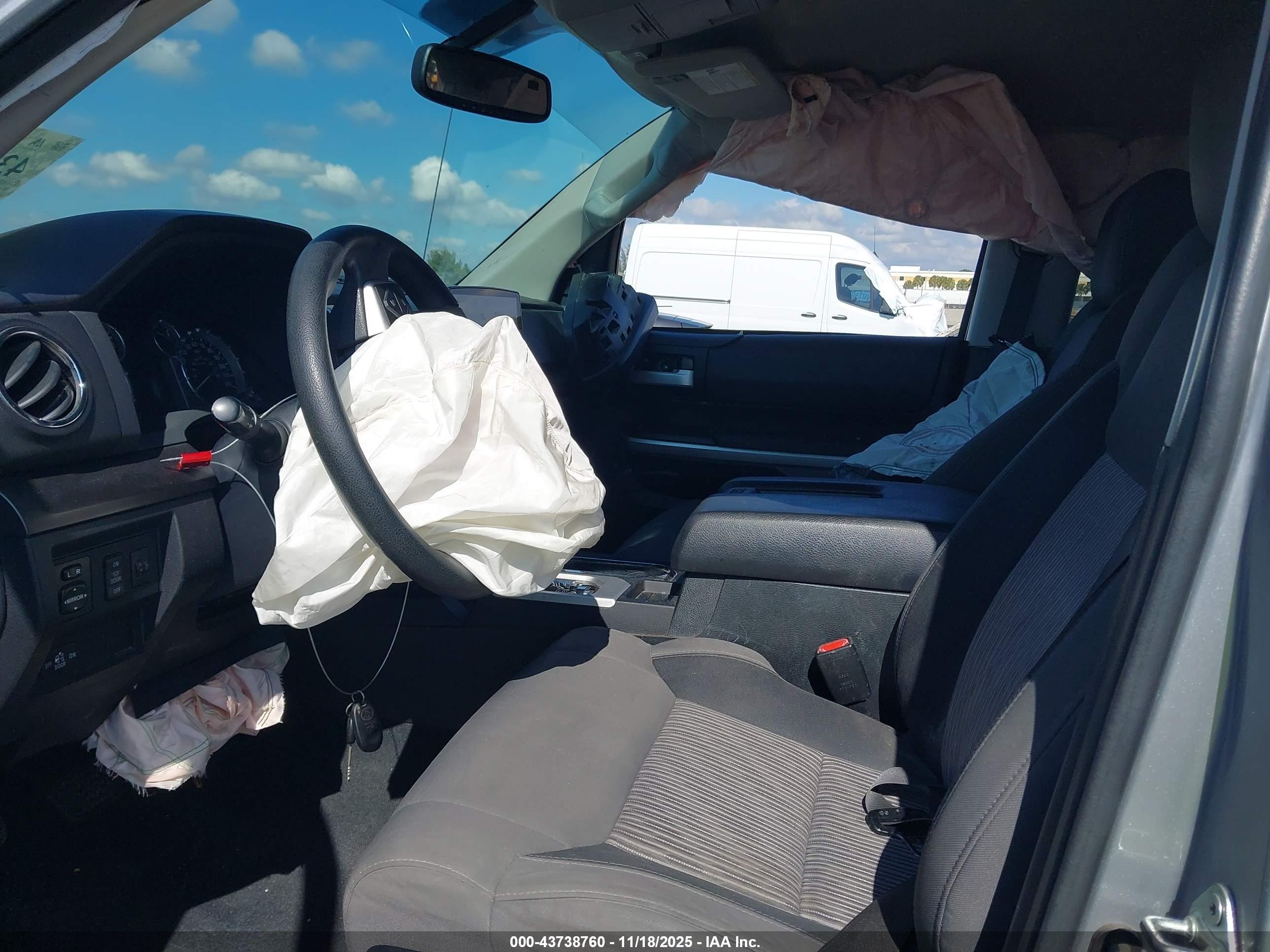 TOYOTA TUNDRA image 5