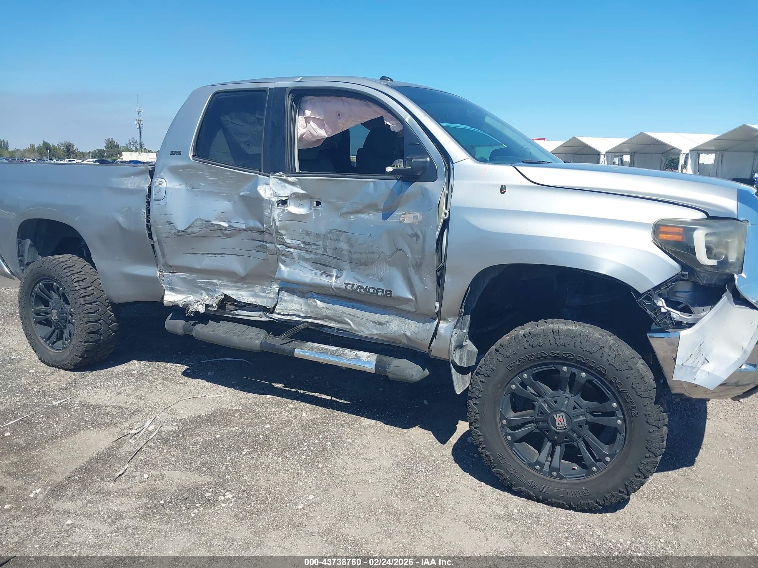 TOYOTA TUNDRA image 6