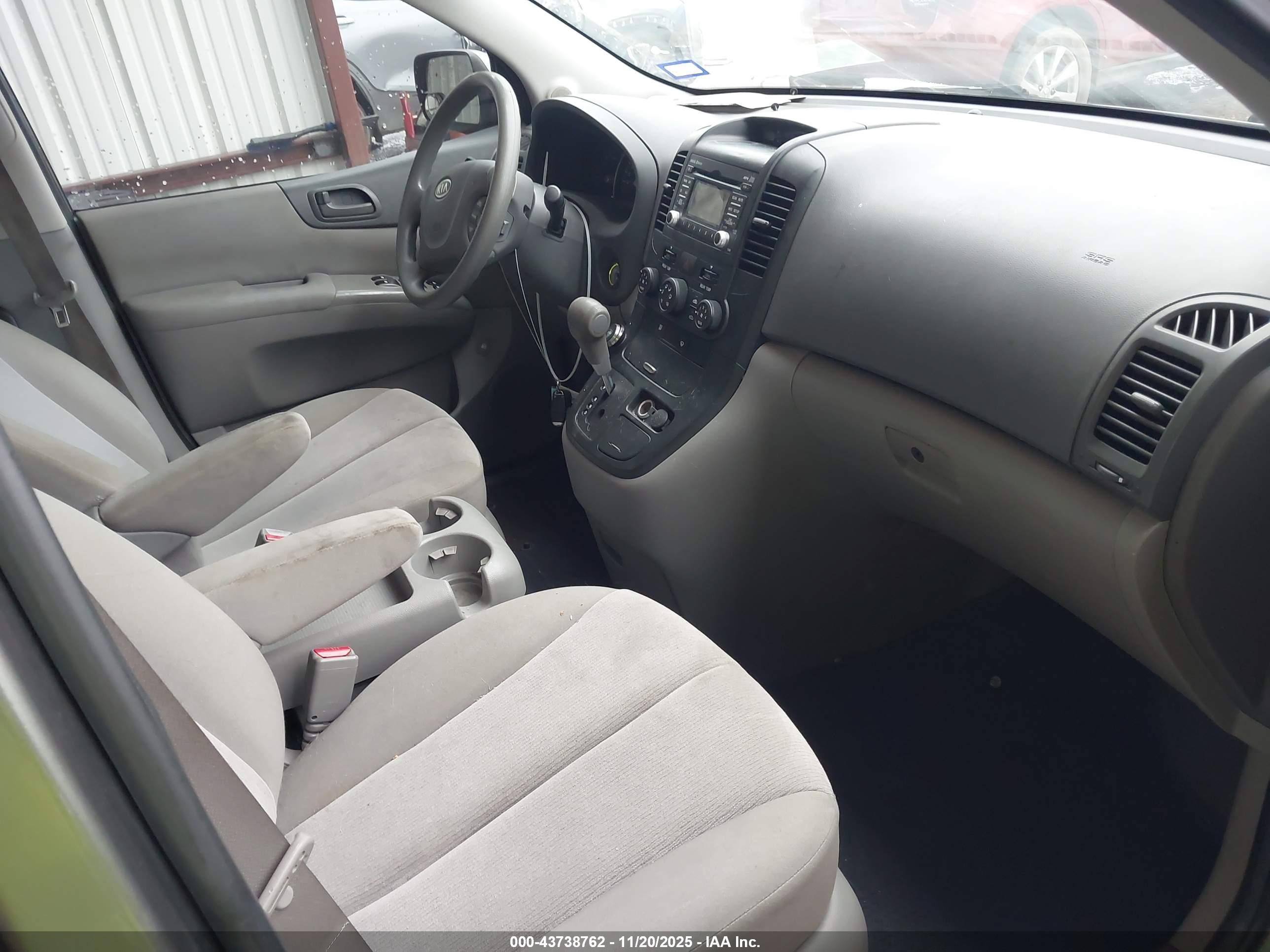 KIA SEDONA image 5