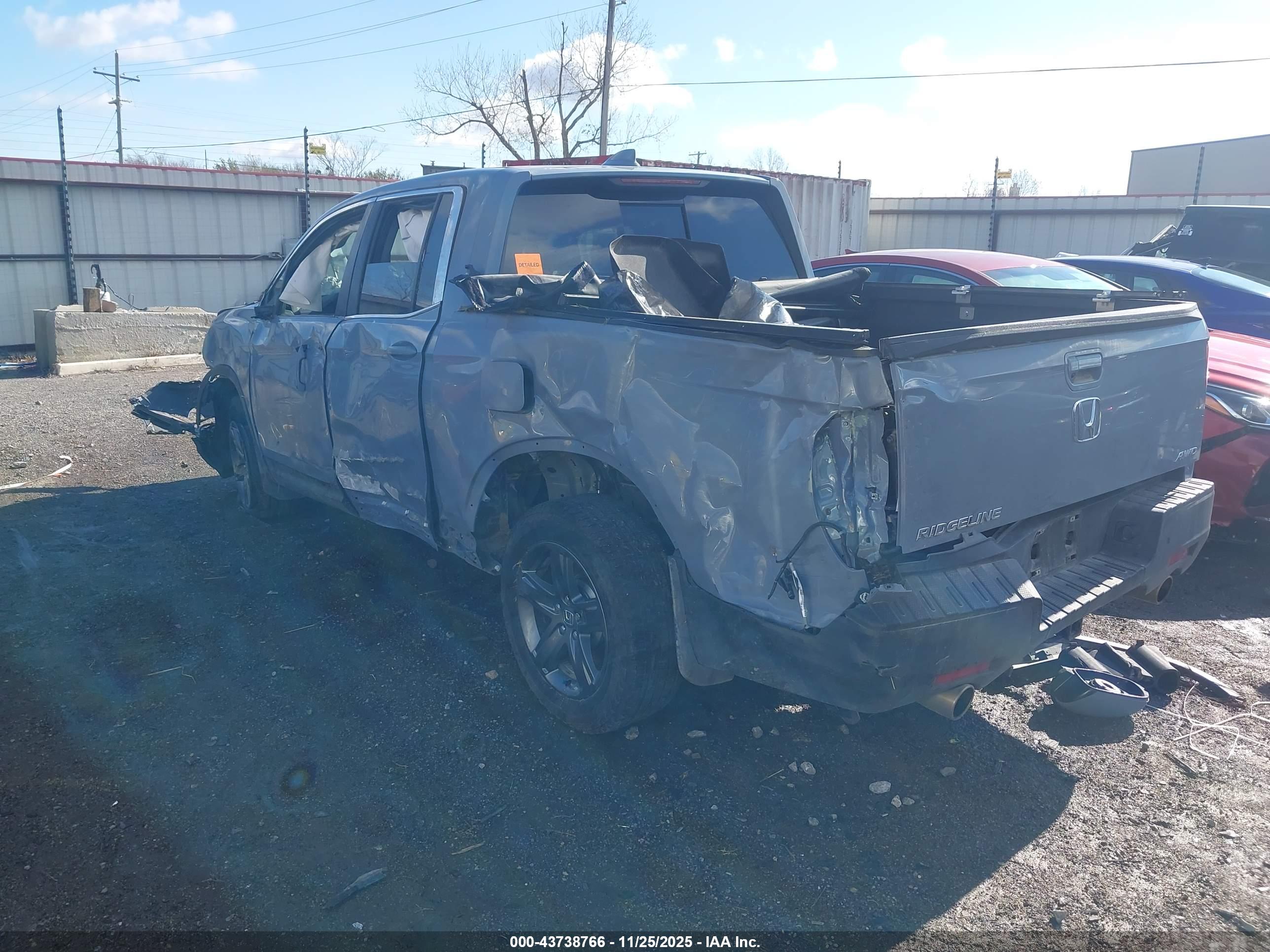 HONDA RIDGELINE image 3