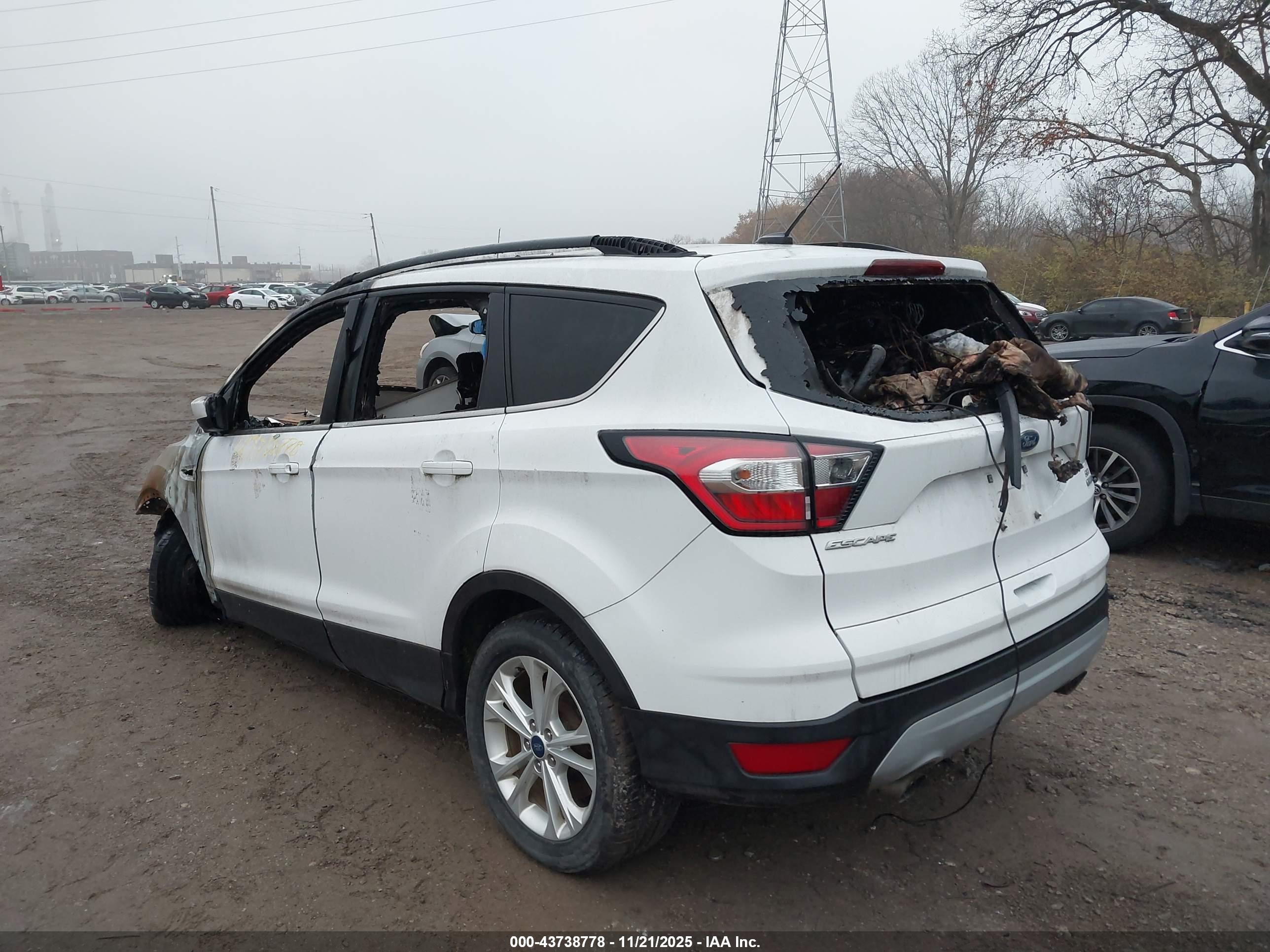 FORD ESCAPE image 3