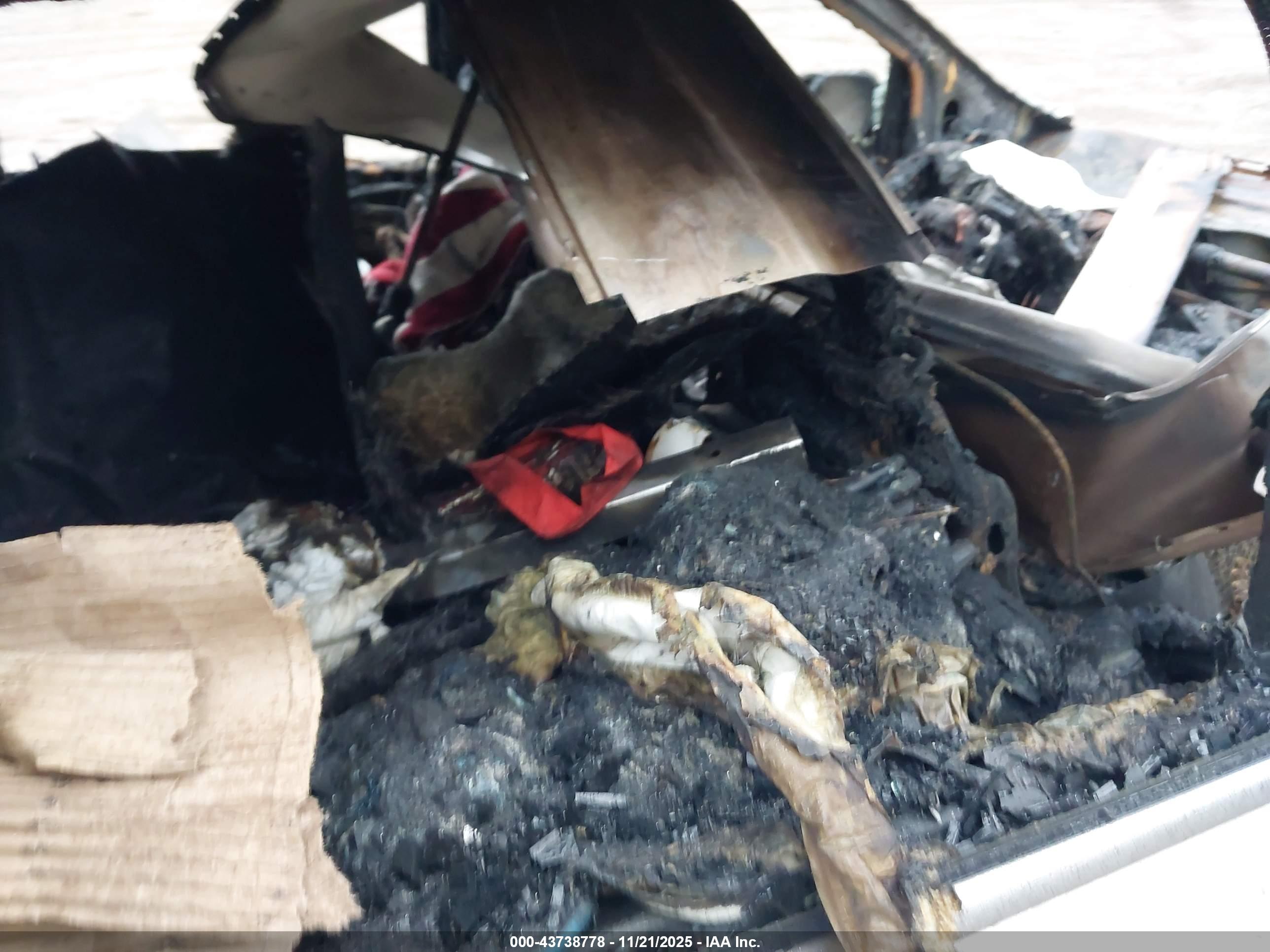 FORD ESCAPE image 8