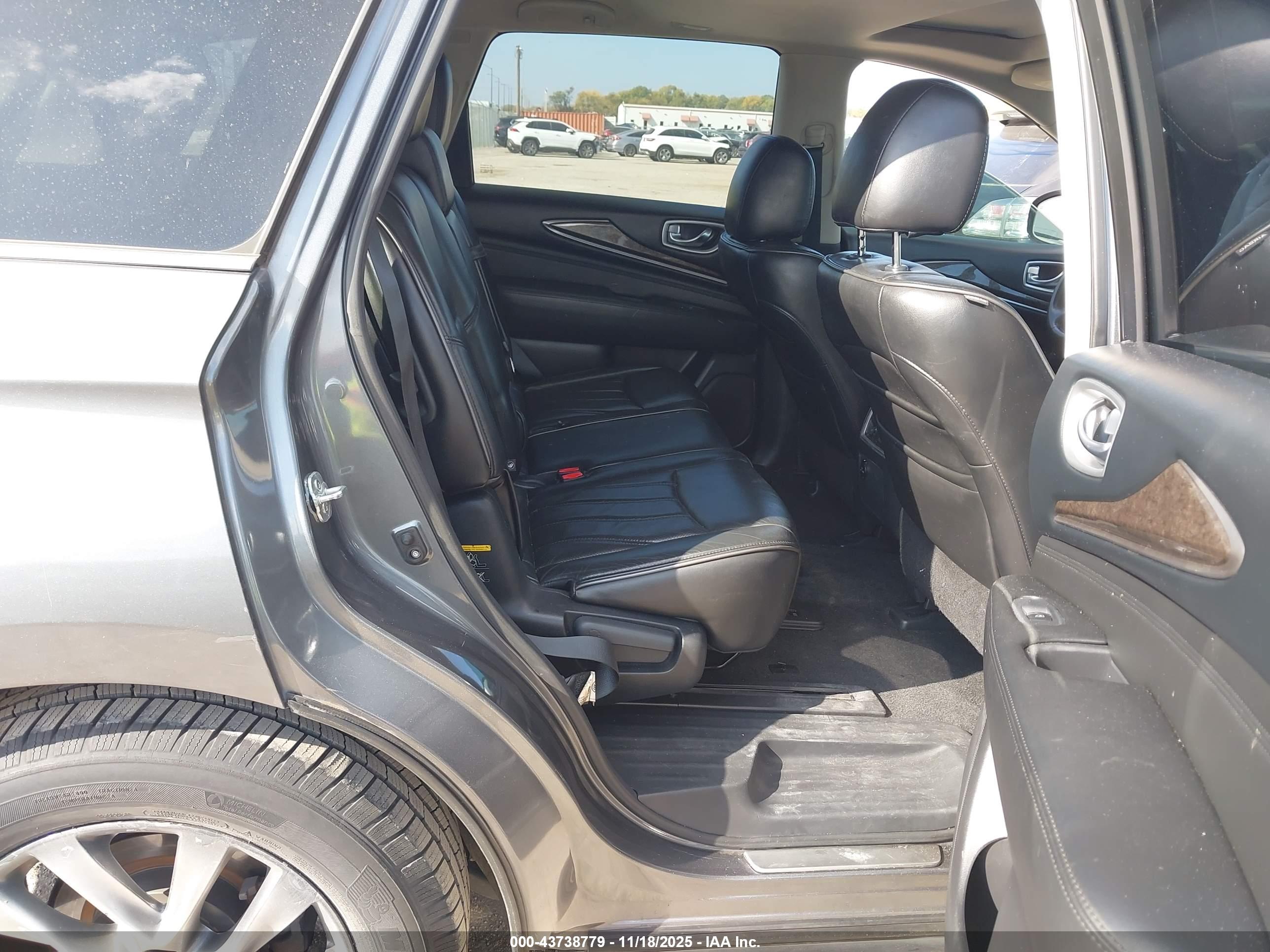 INFINITI QX60 image 8
