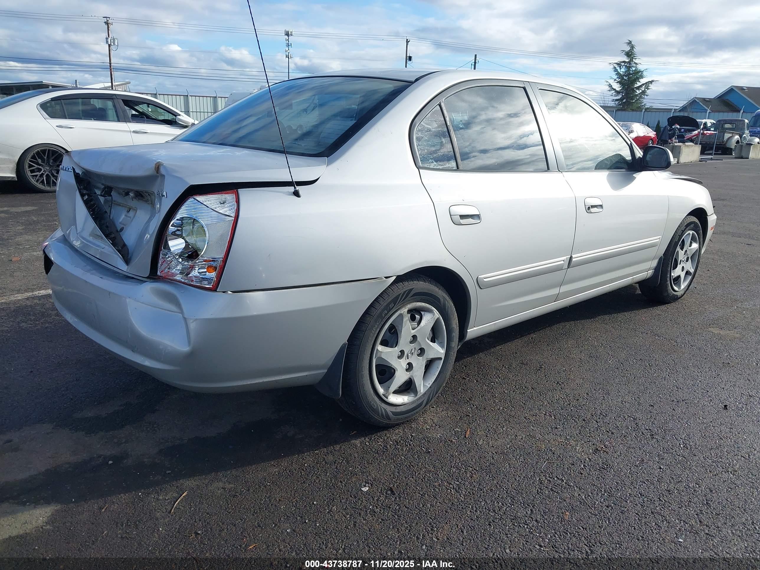 HYUNDAI ELANTRA image 4