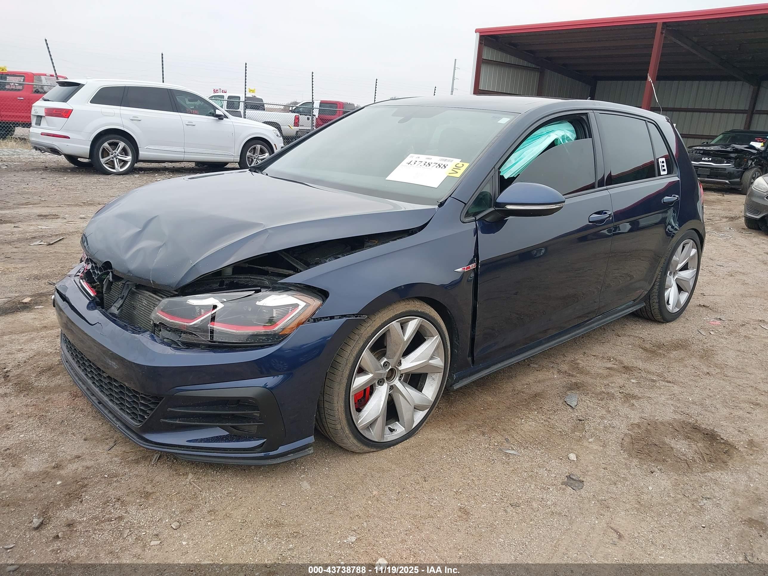 VOLKSWAGEN GOLF image 2