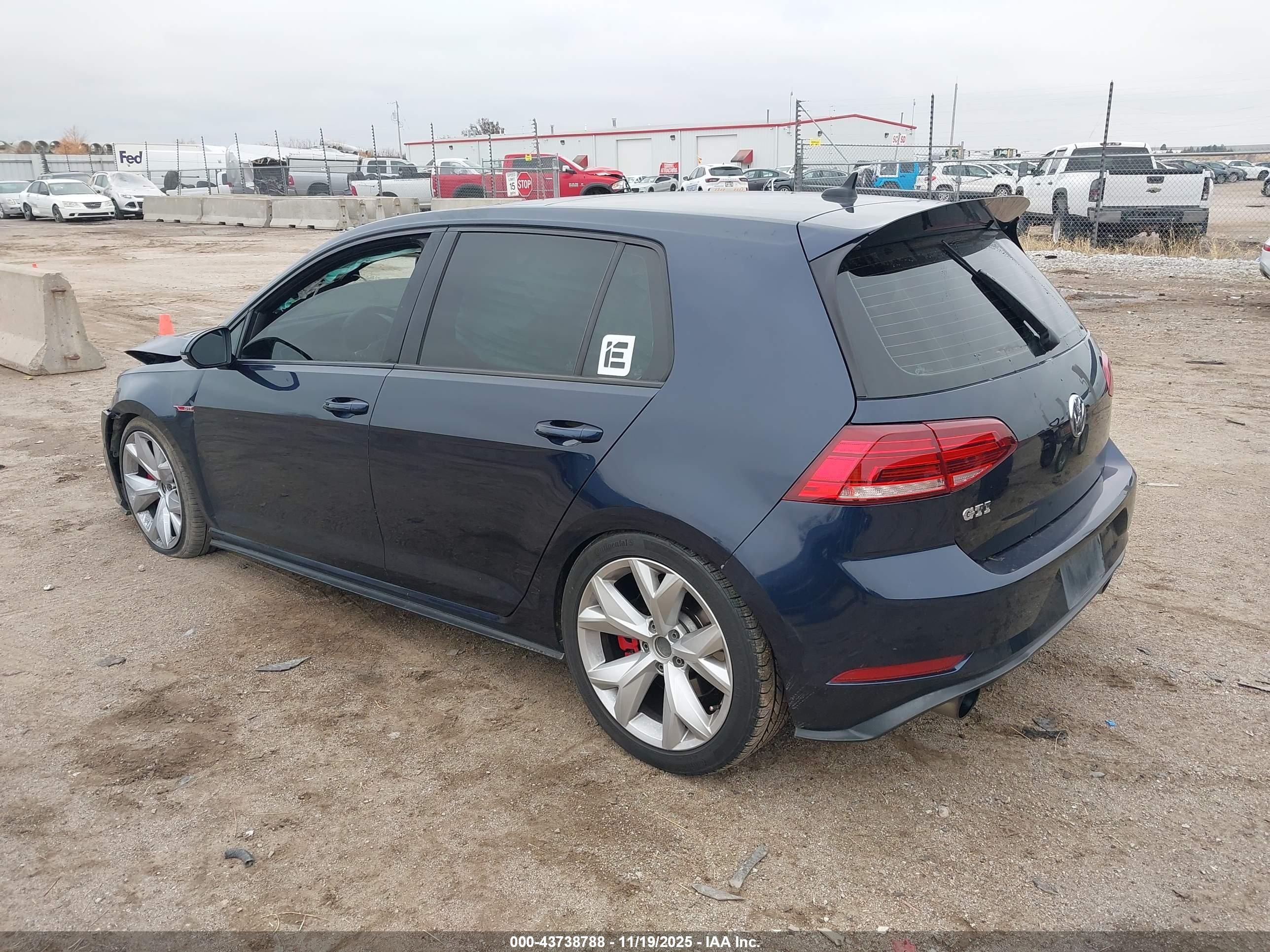 VOLKSWAGEN GOLF image 3