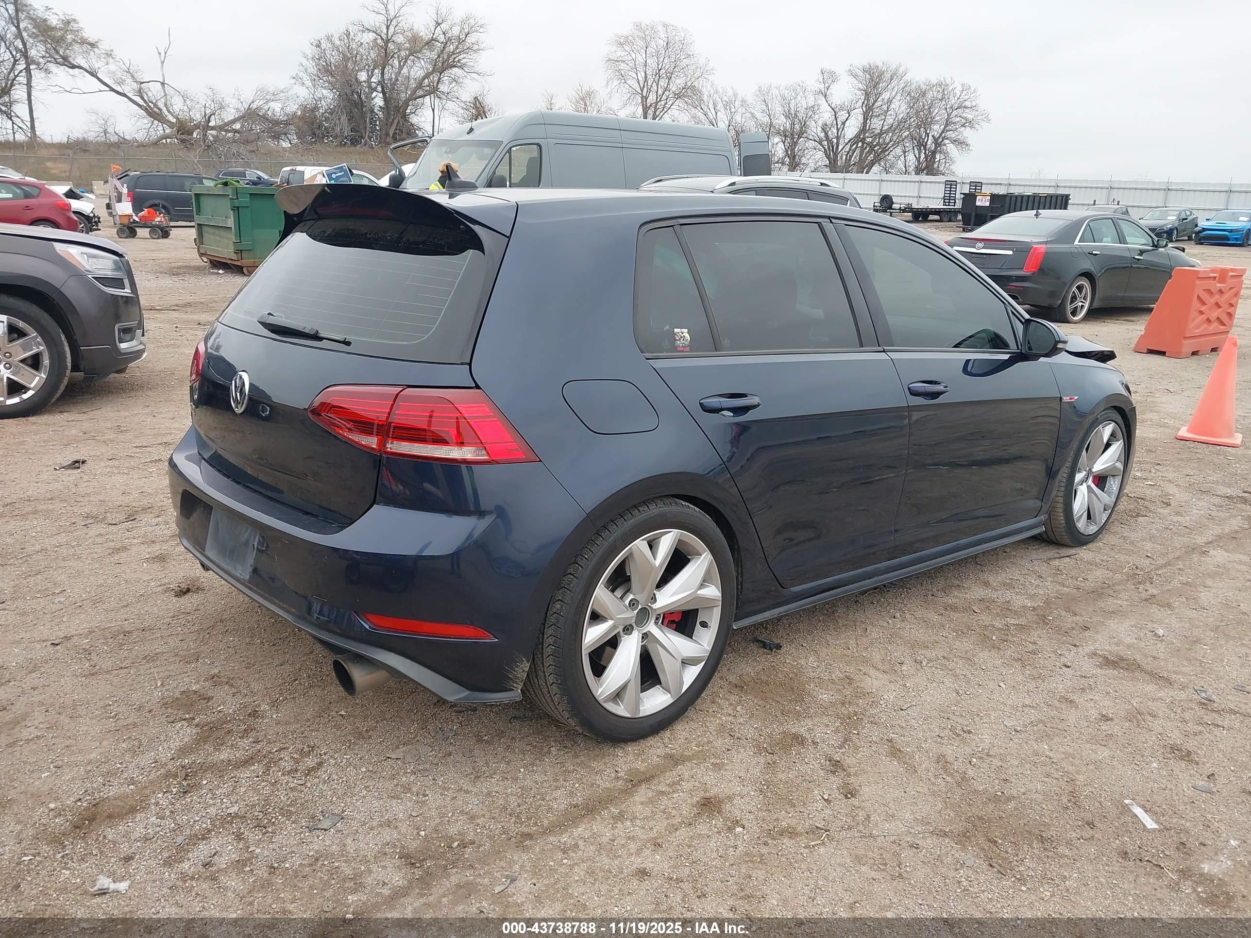 VOLKSWAGEN GOLF image 4