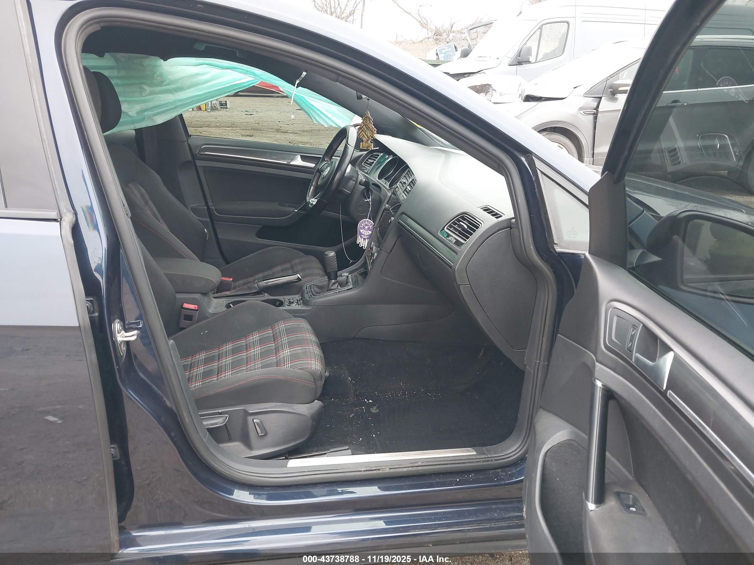 VOLKSWAGEN GOLF image 5