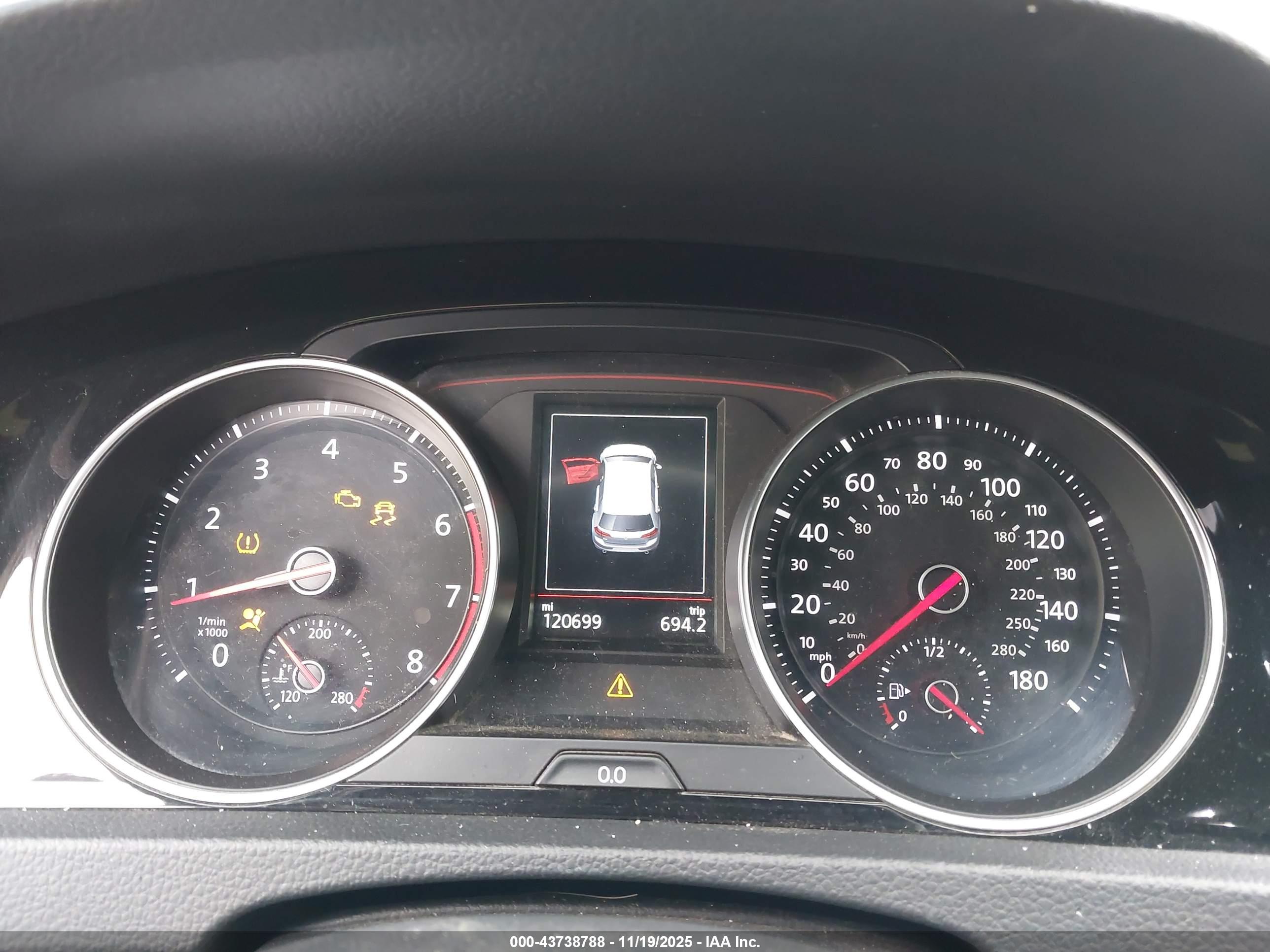 VOLKSWAGEN GOLF image 7