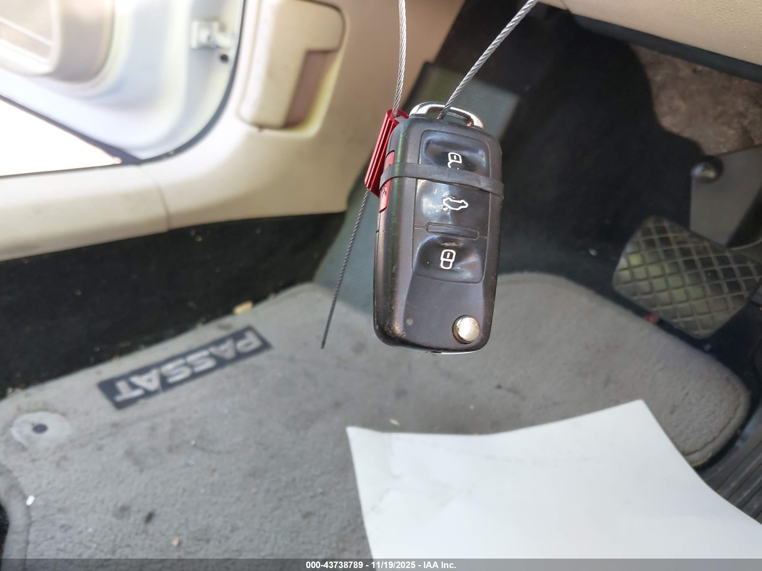 VOLKSWAGEN PASSAT image 11