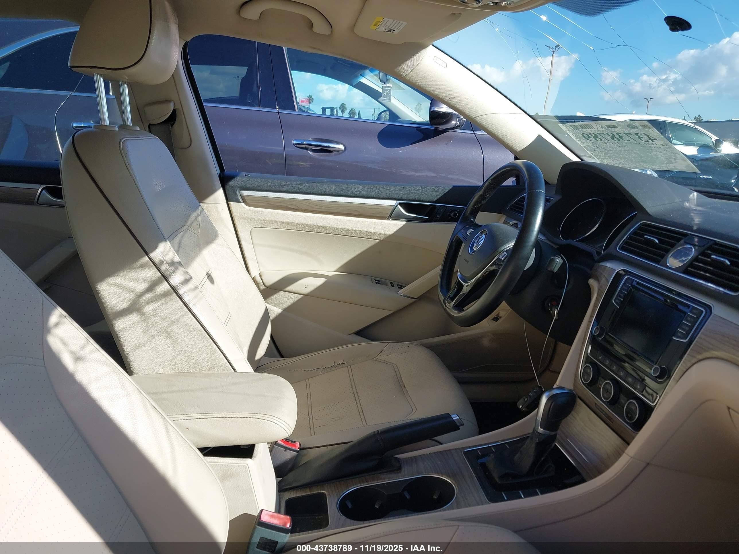 VOLKSWAGEN PASSAT image 5