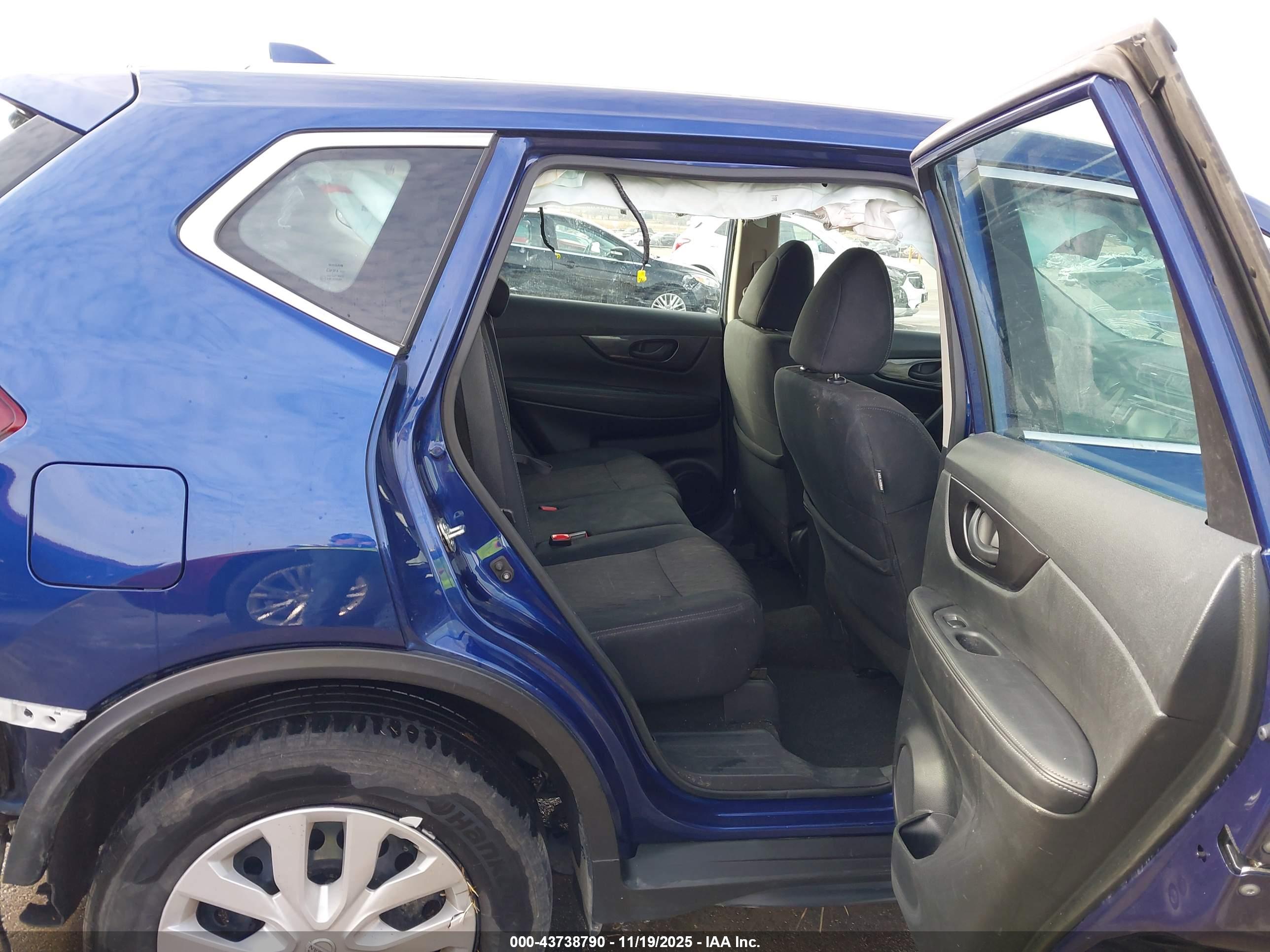 NISSAN ROGUE image 8