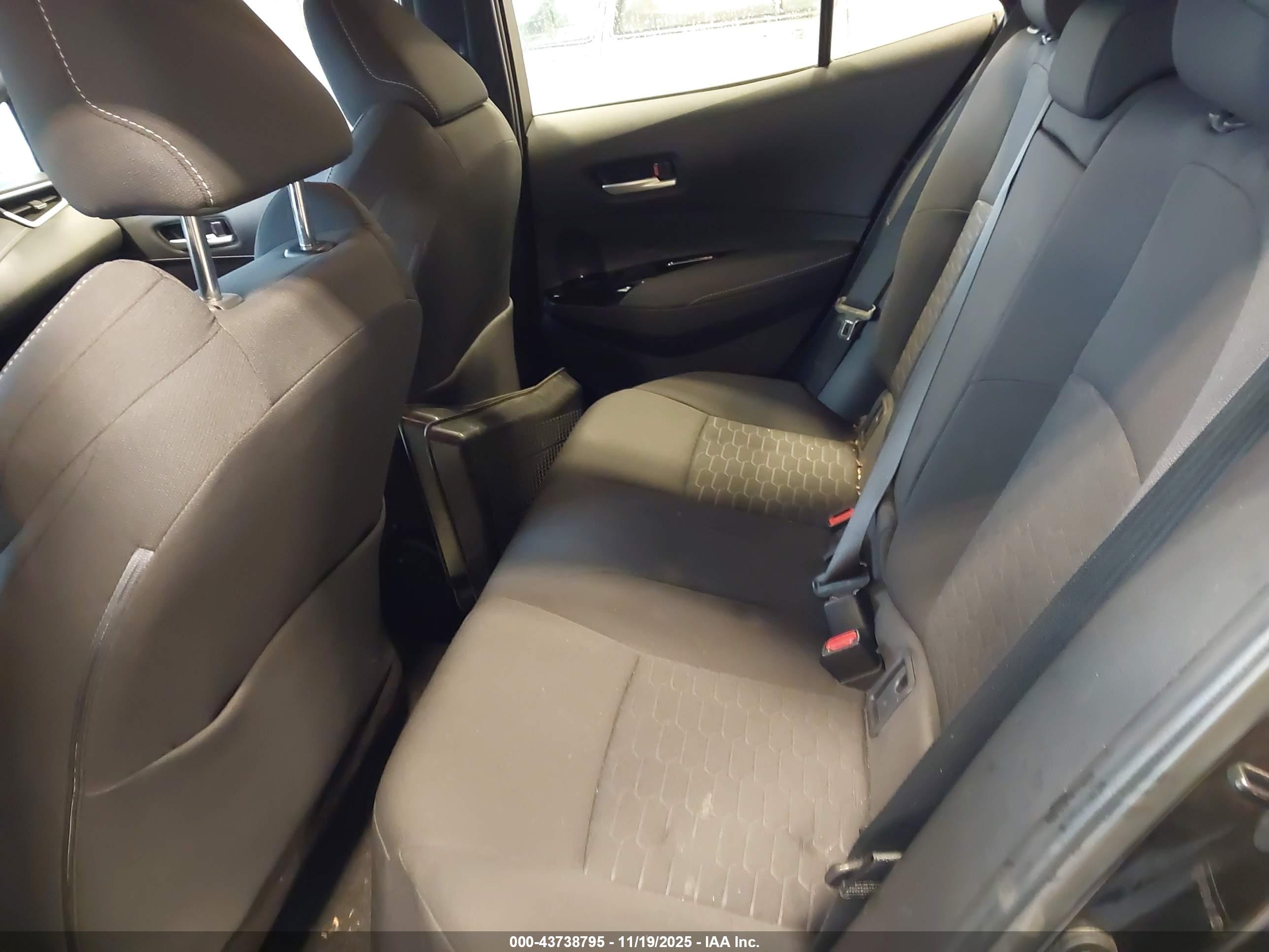 TOYOTA COROLLA image 8