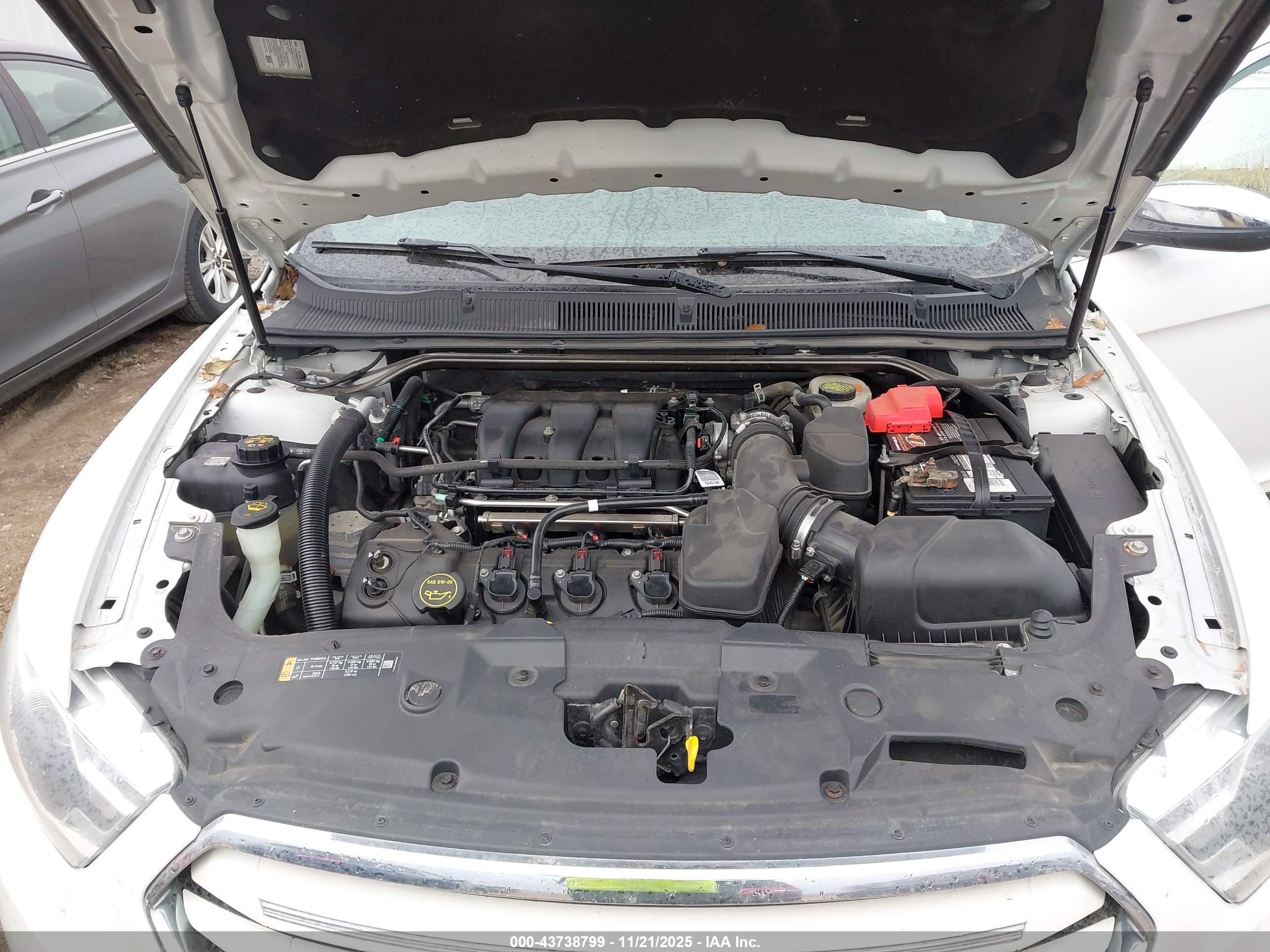 FORD TAURUS image 10