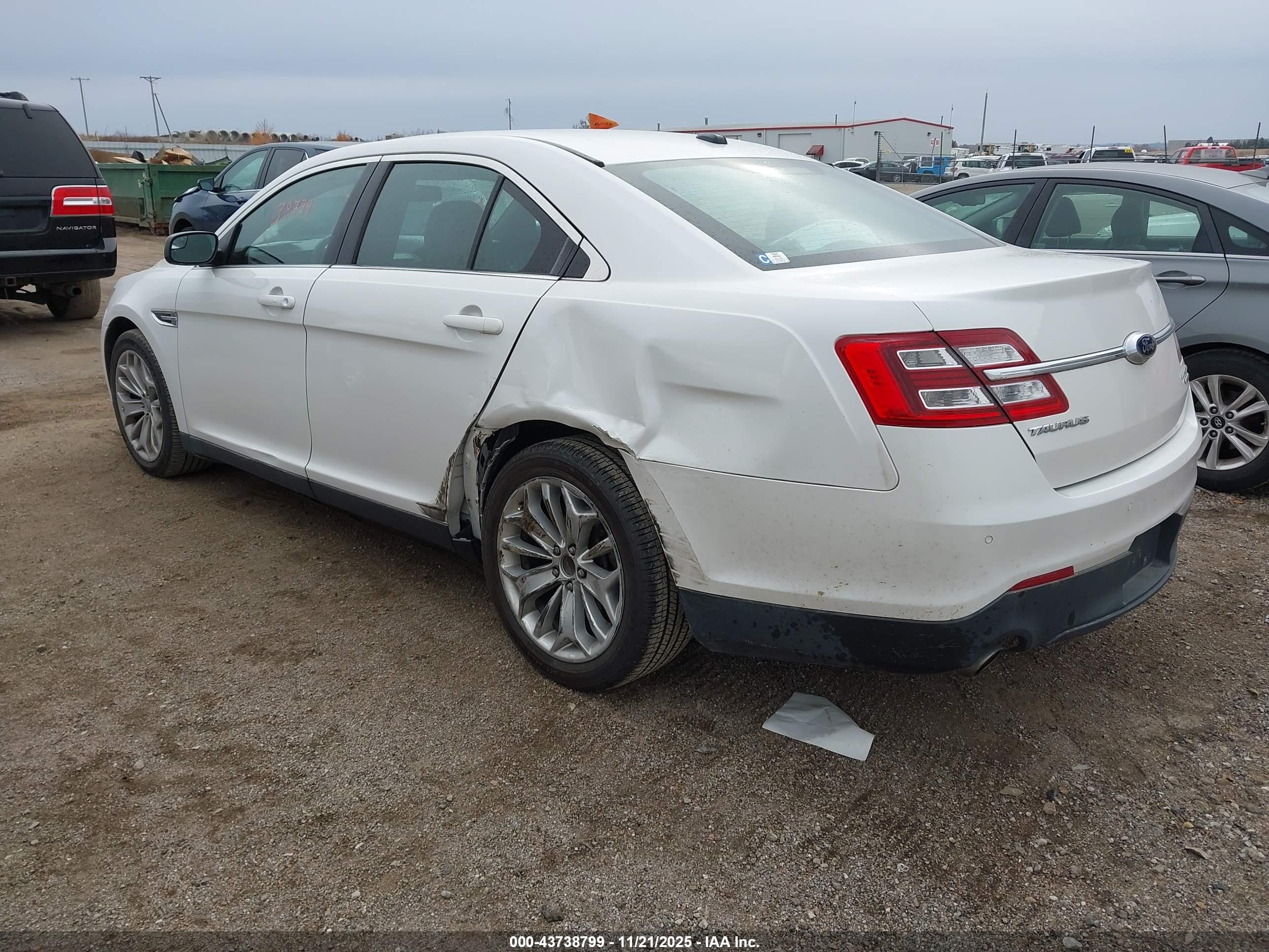 FORD TAURUS image 3