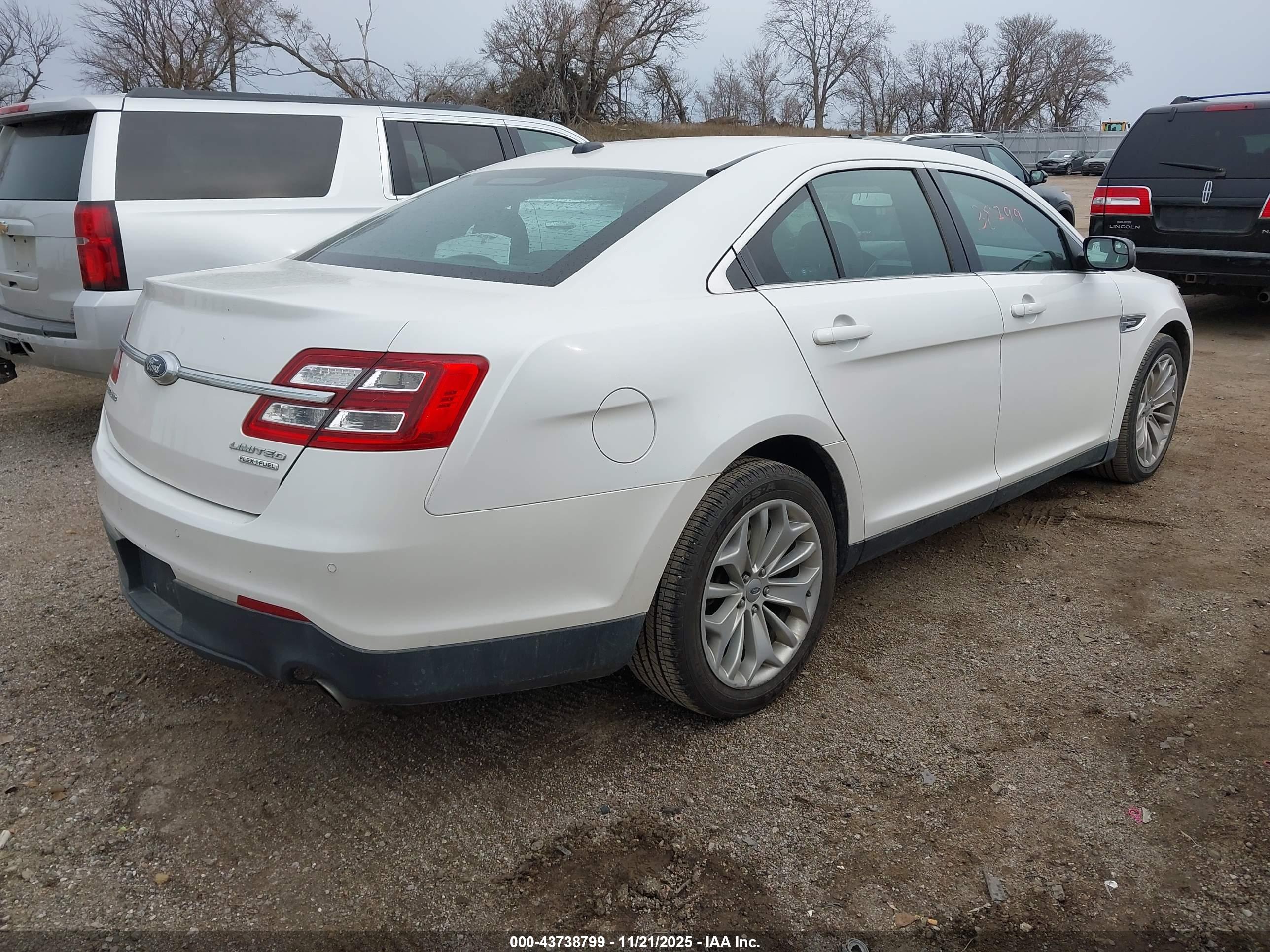 FORD TAURUS image 4