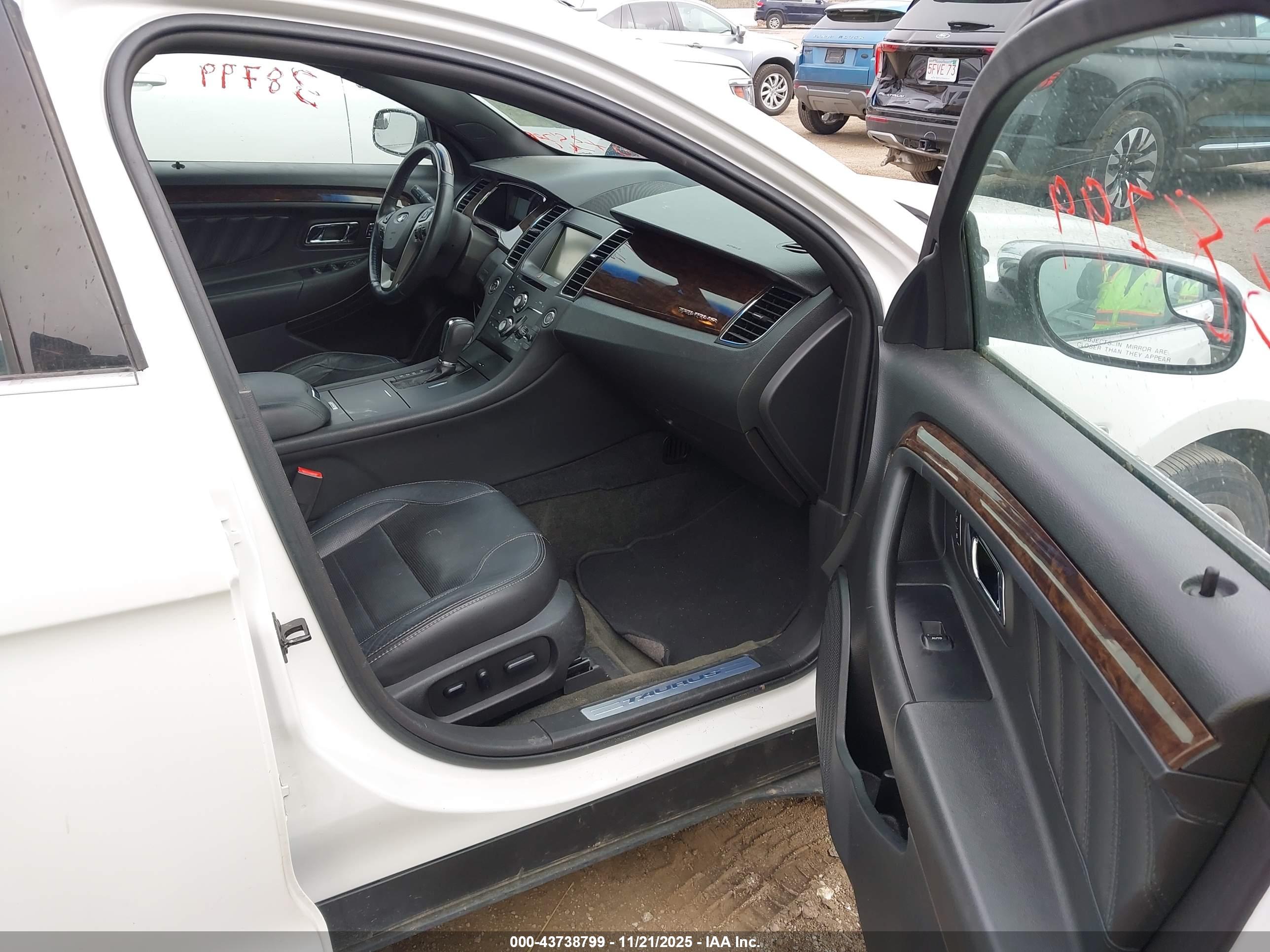 FORD TAURUS image 5