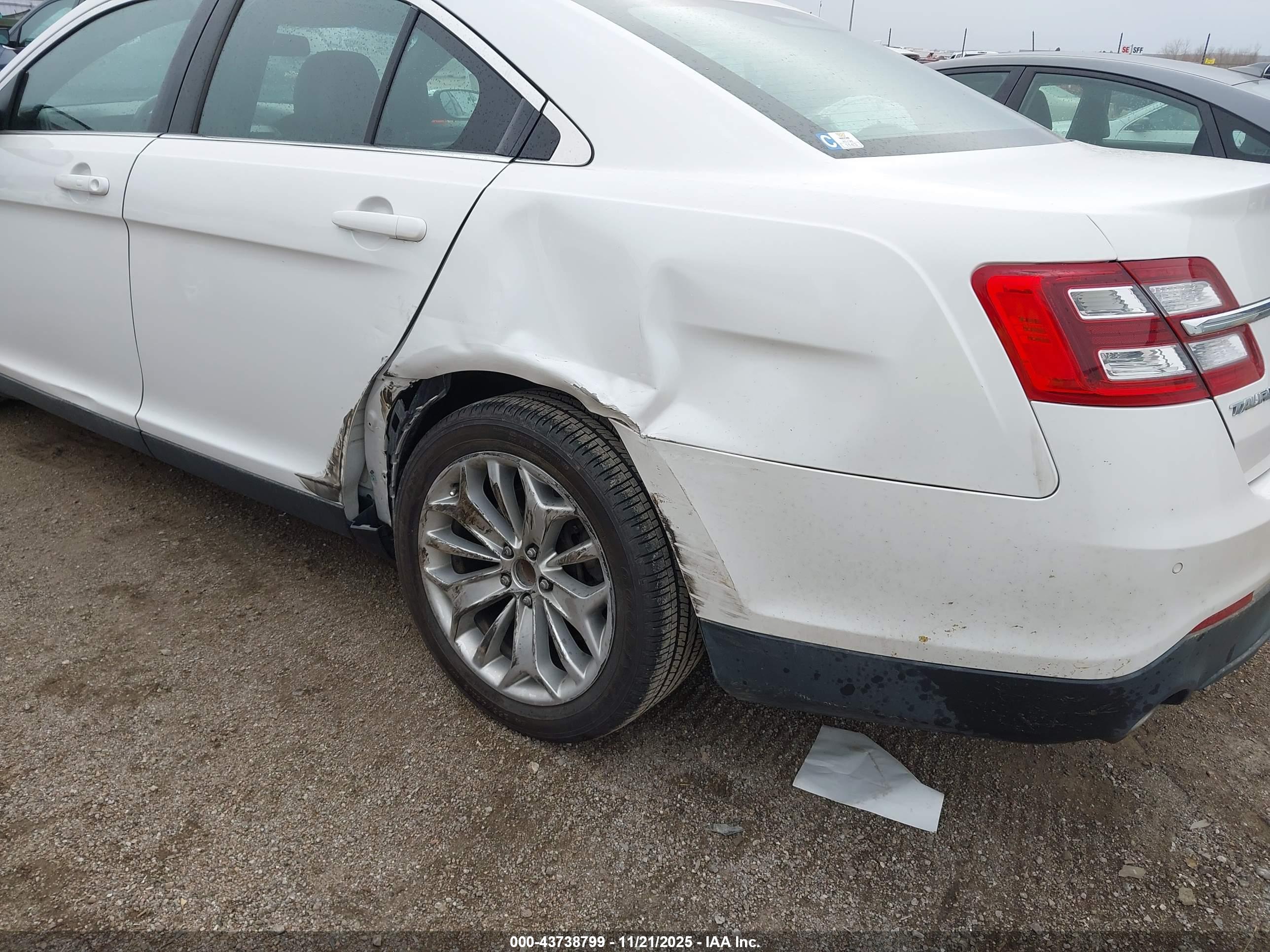 FORD TAURUS image 6