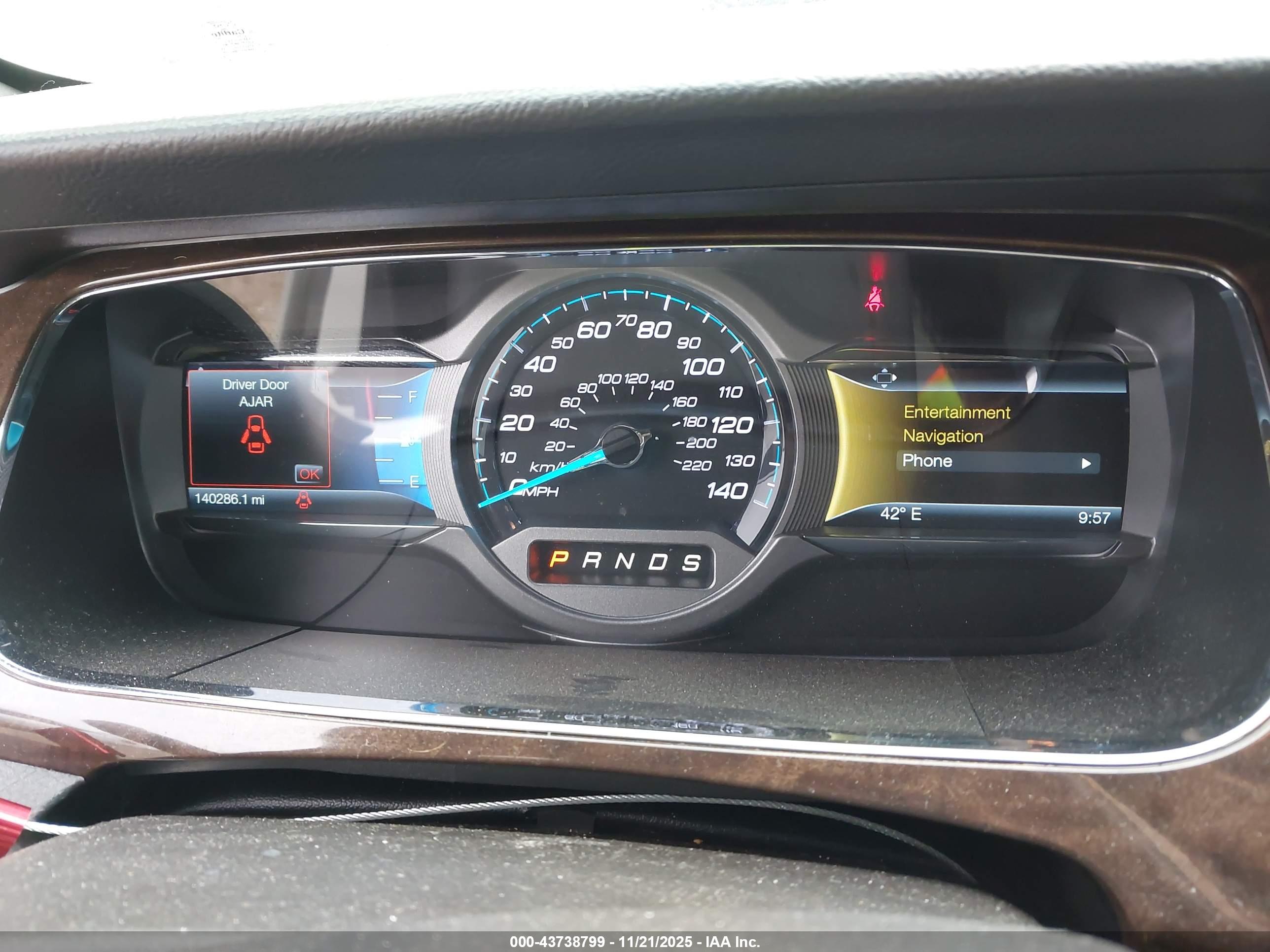 FORD TAURUS image 7
