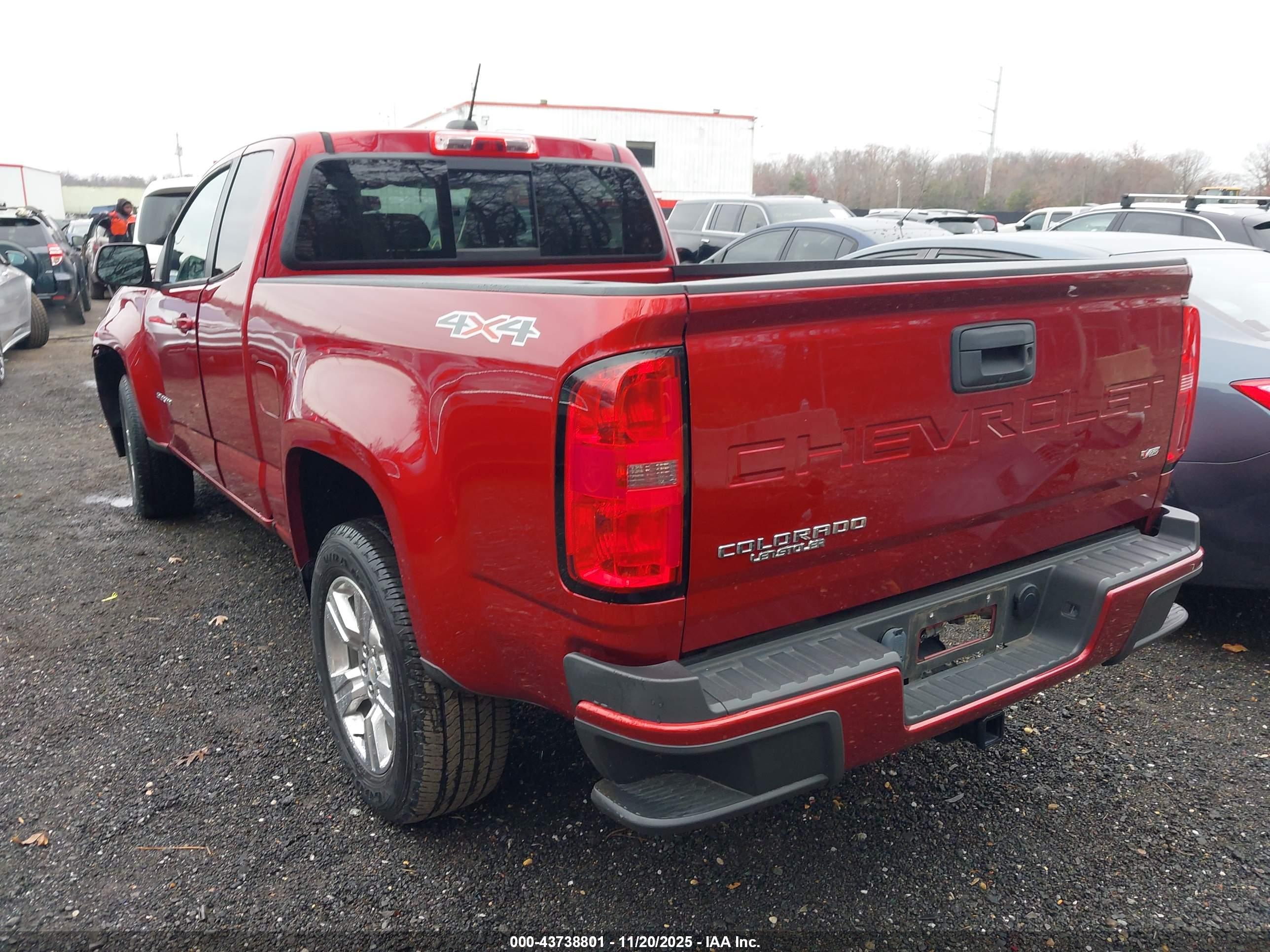 CHEVROLET COLORADO image 3