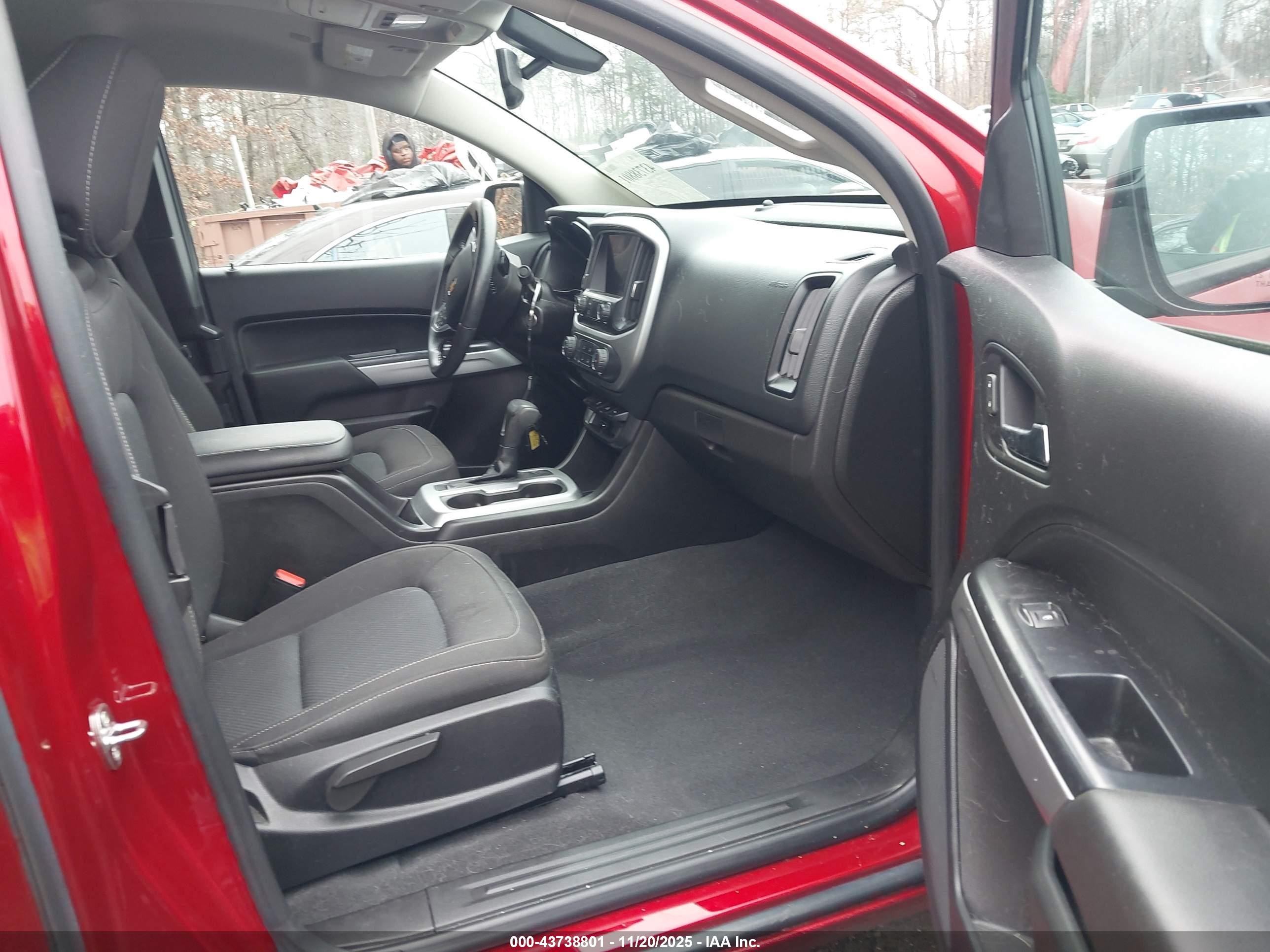 CHEVROLET COLORADO image 5