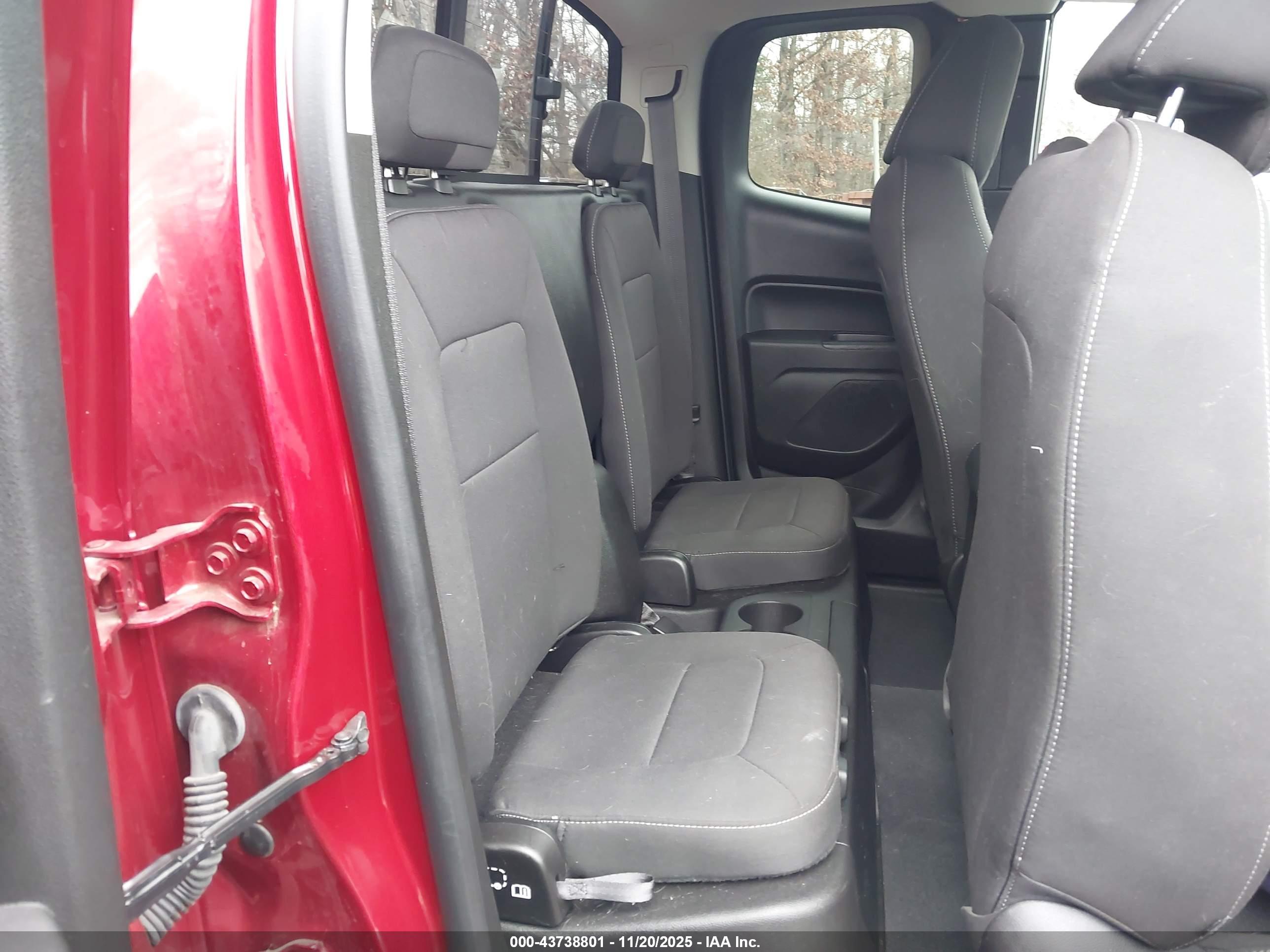 CHEVROLET COLORADO image 8