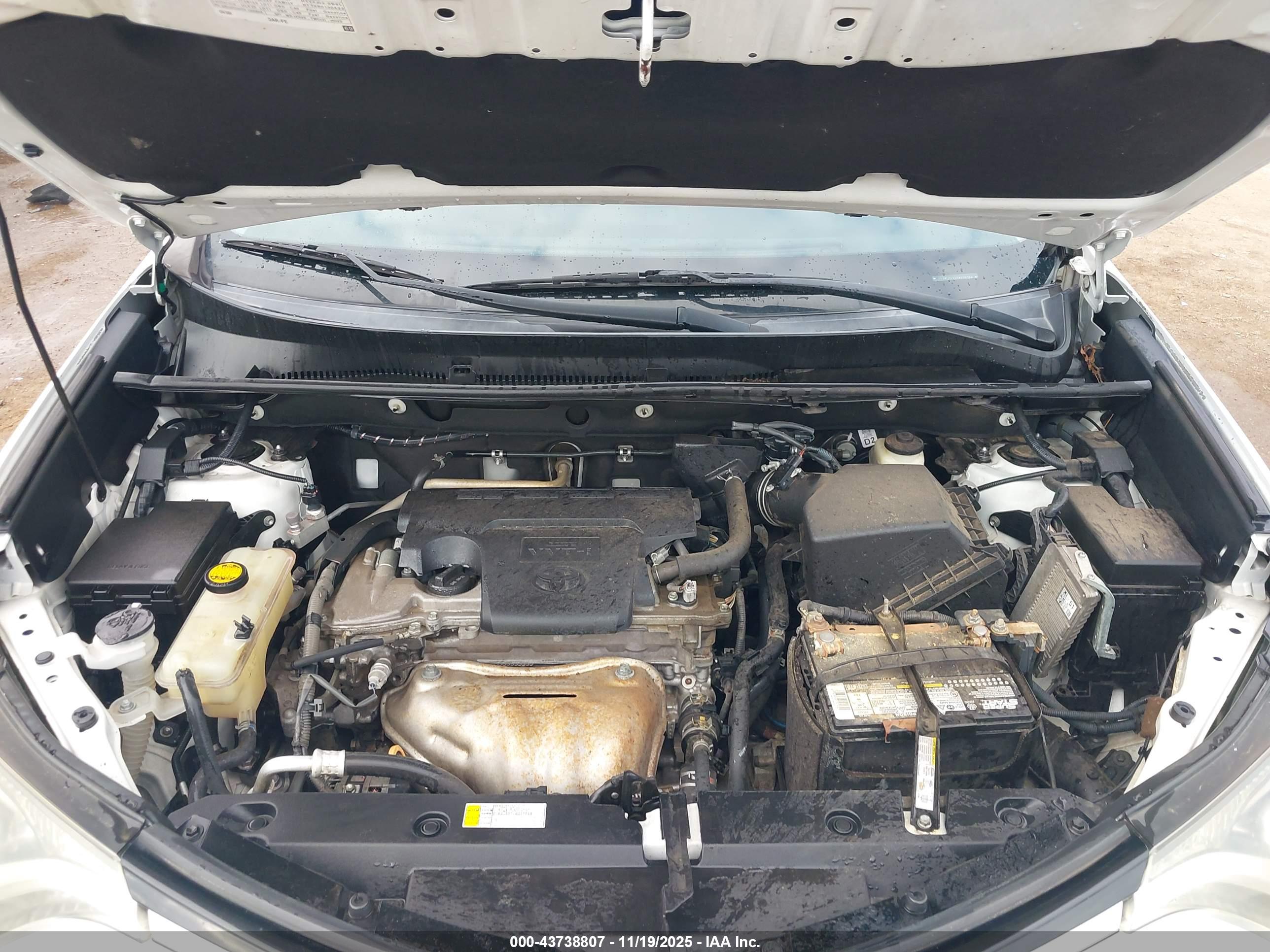 TOYOTA RAV4 image 10