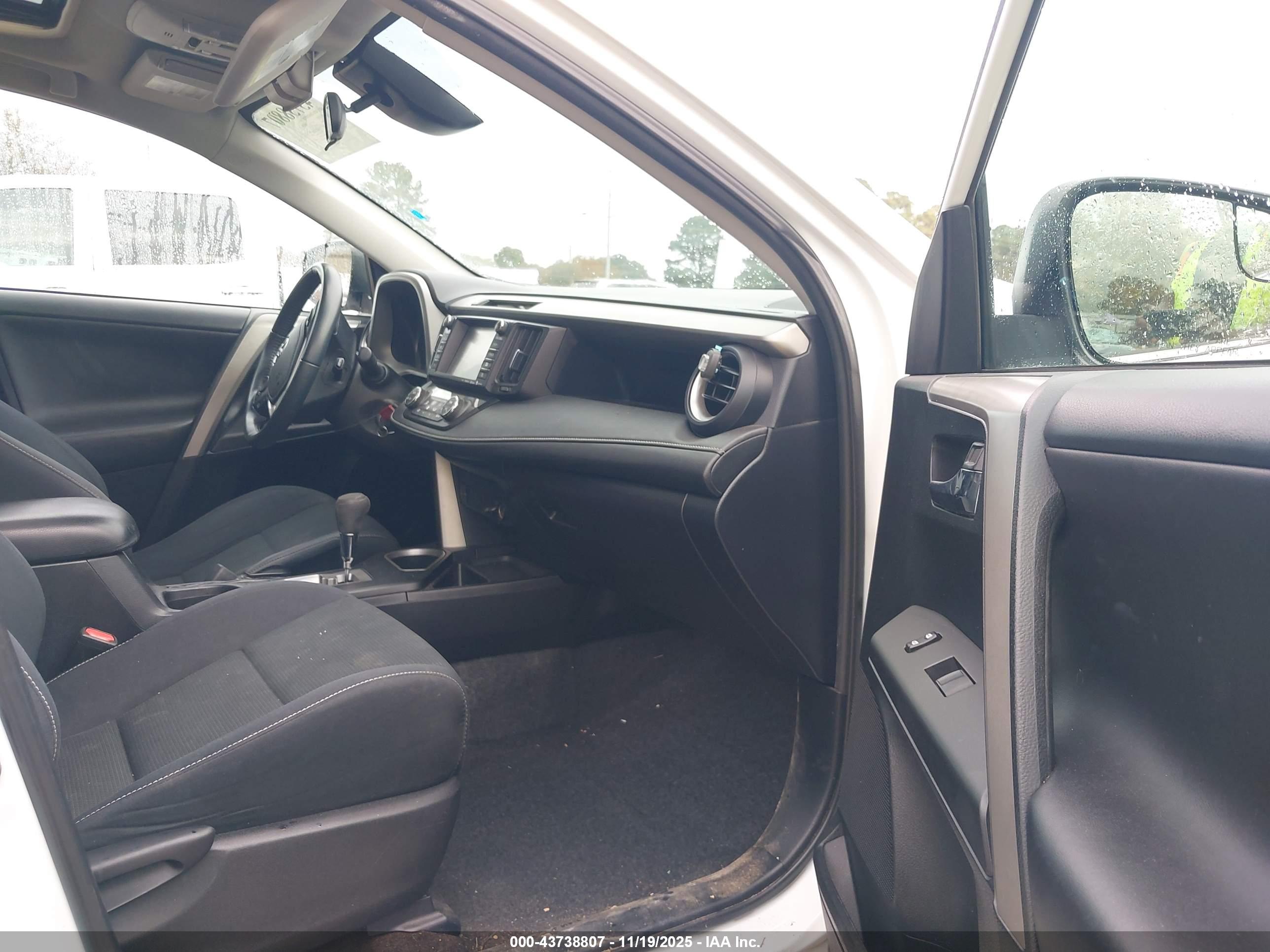 TOYOTA RAV4 image 5
