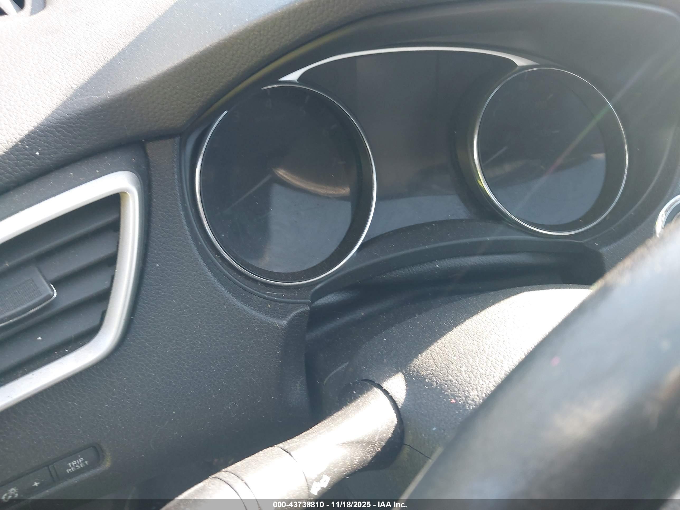 NISSAN ROGUE image 7