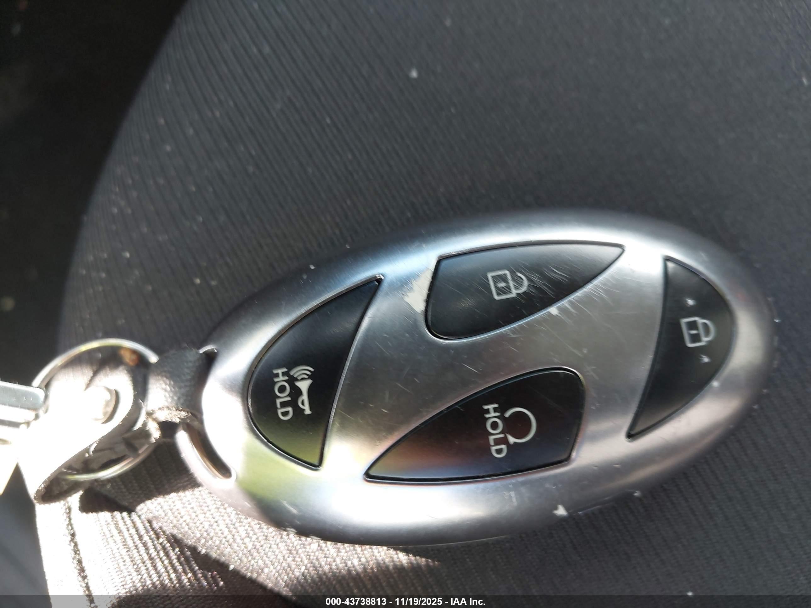 HYUNDAI TUCSON image 11