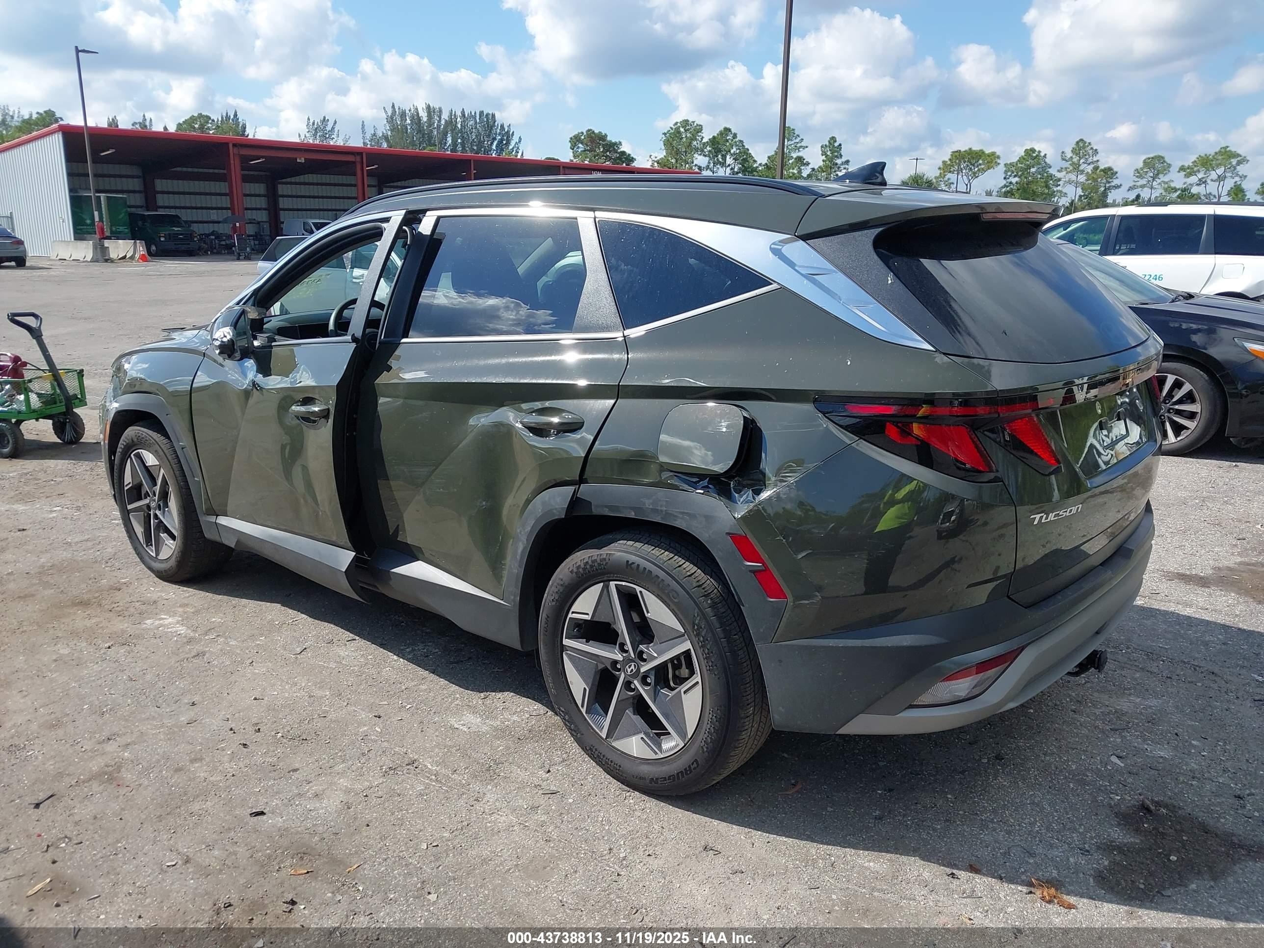 HYUNDAI TUCSON image 3
