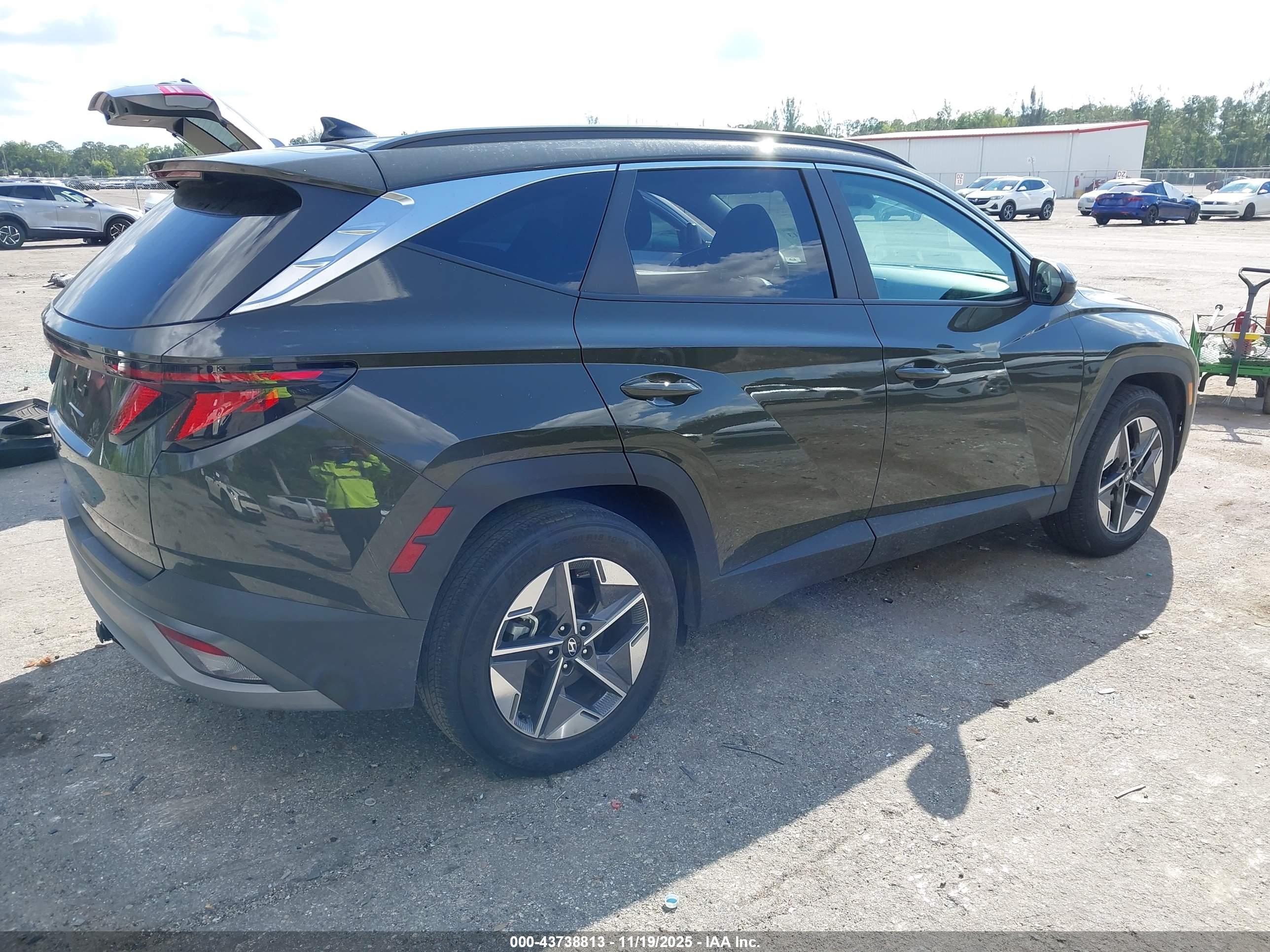 HYUNDAI TUCSON image 4