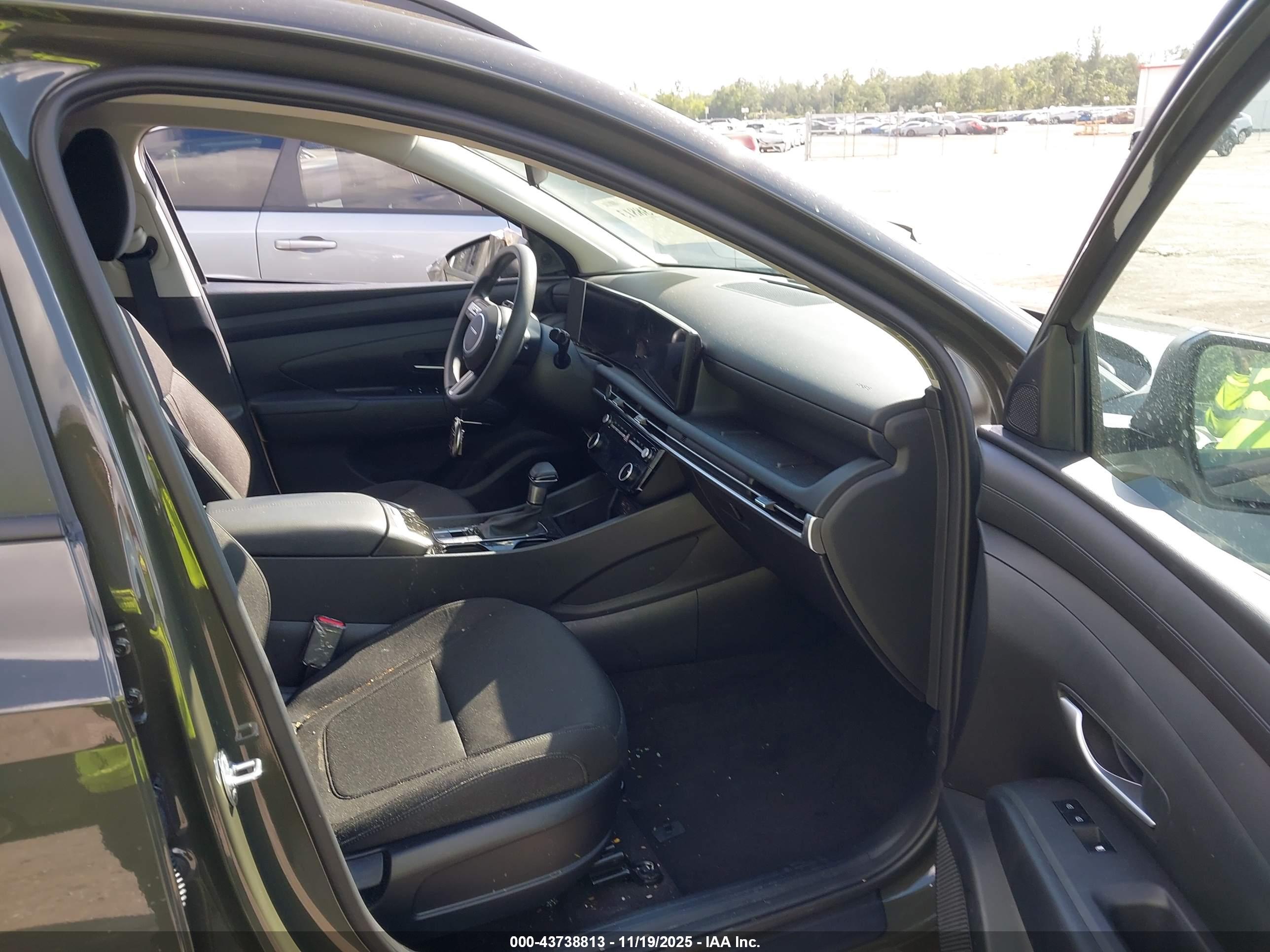 HYUNDAI TUCSON image 5