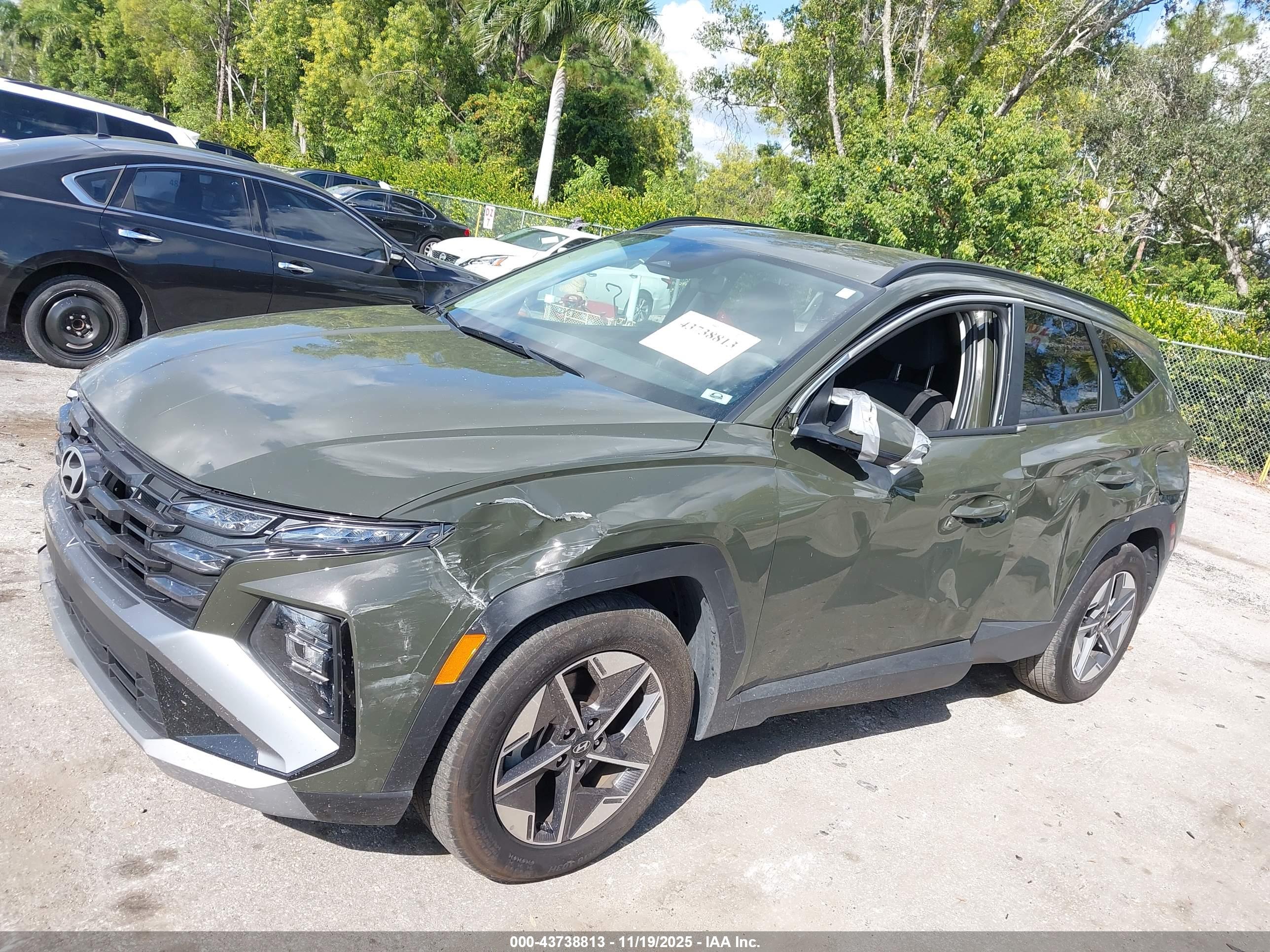 HYUNDAI TUCSON image 6