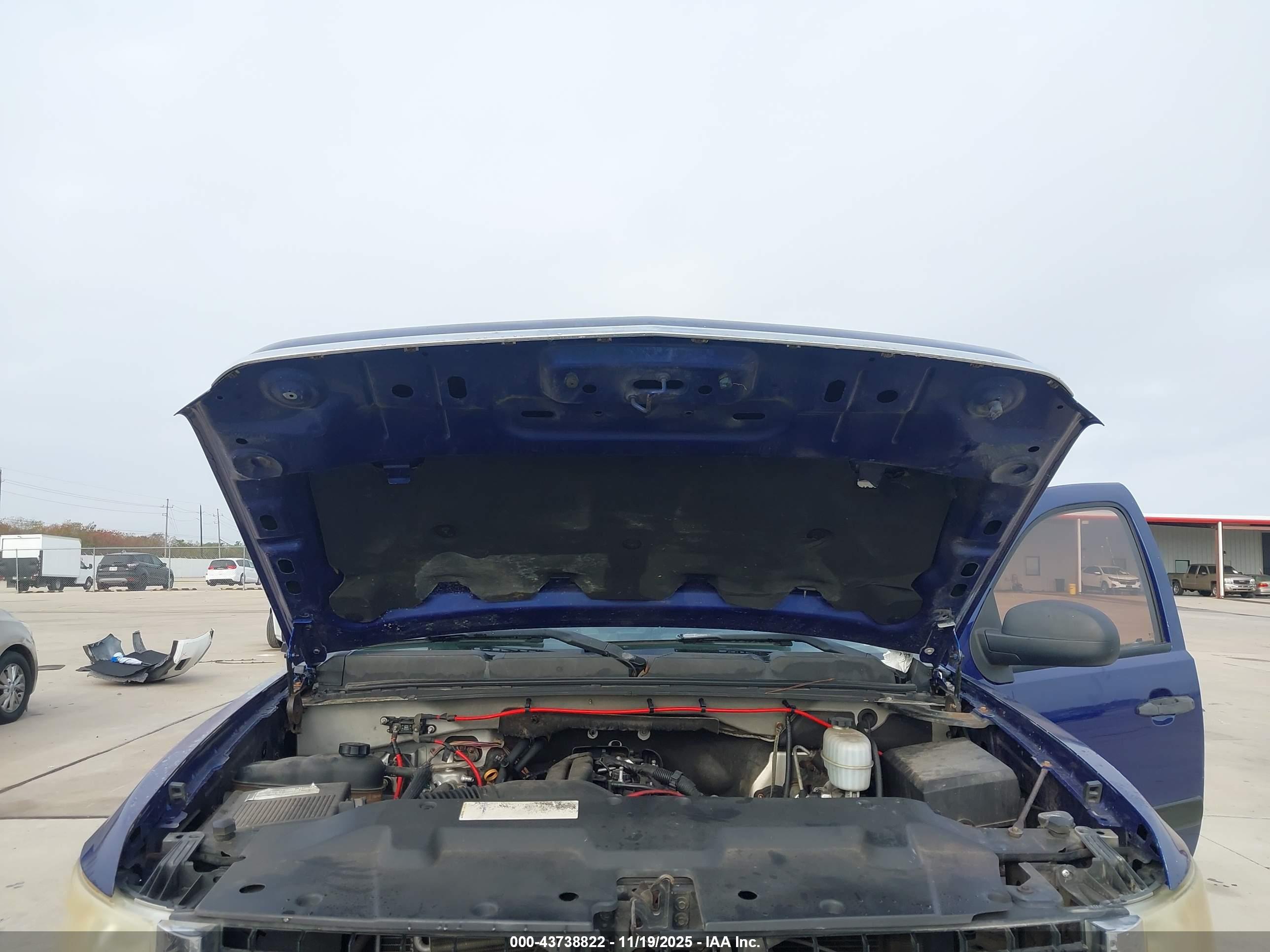 CHEVROLET SILVERADO image 10