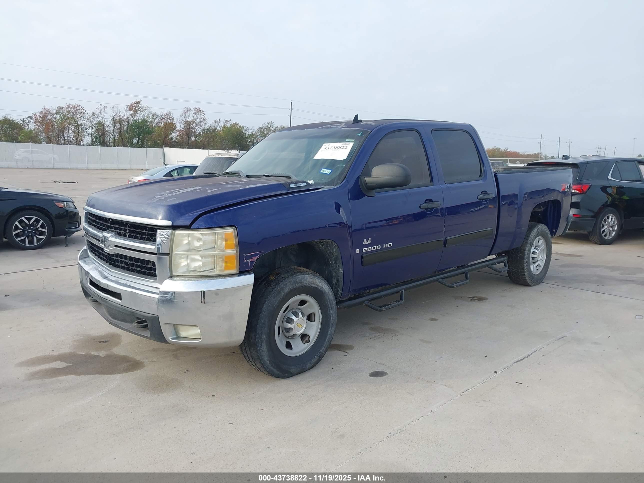 CHEVROLET SILVERADO image 2