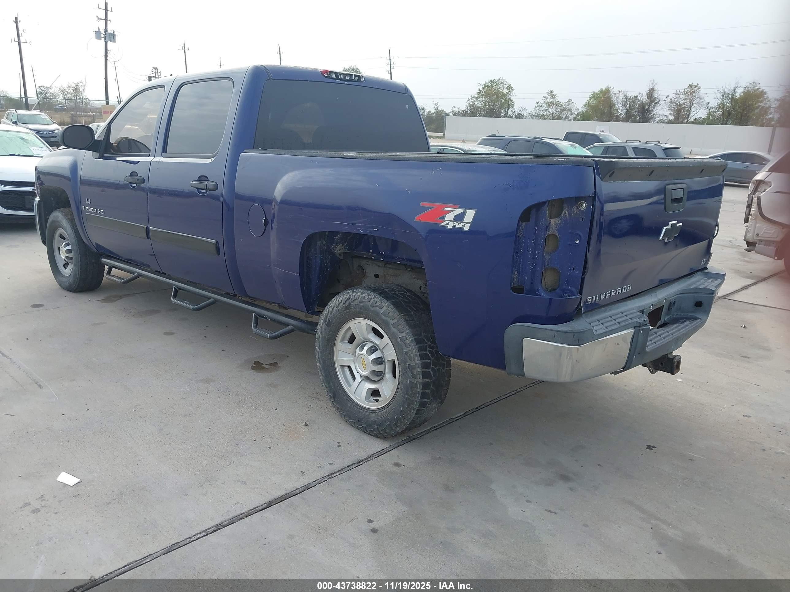 CHEVROLET SILVERADO image 3