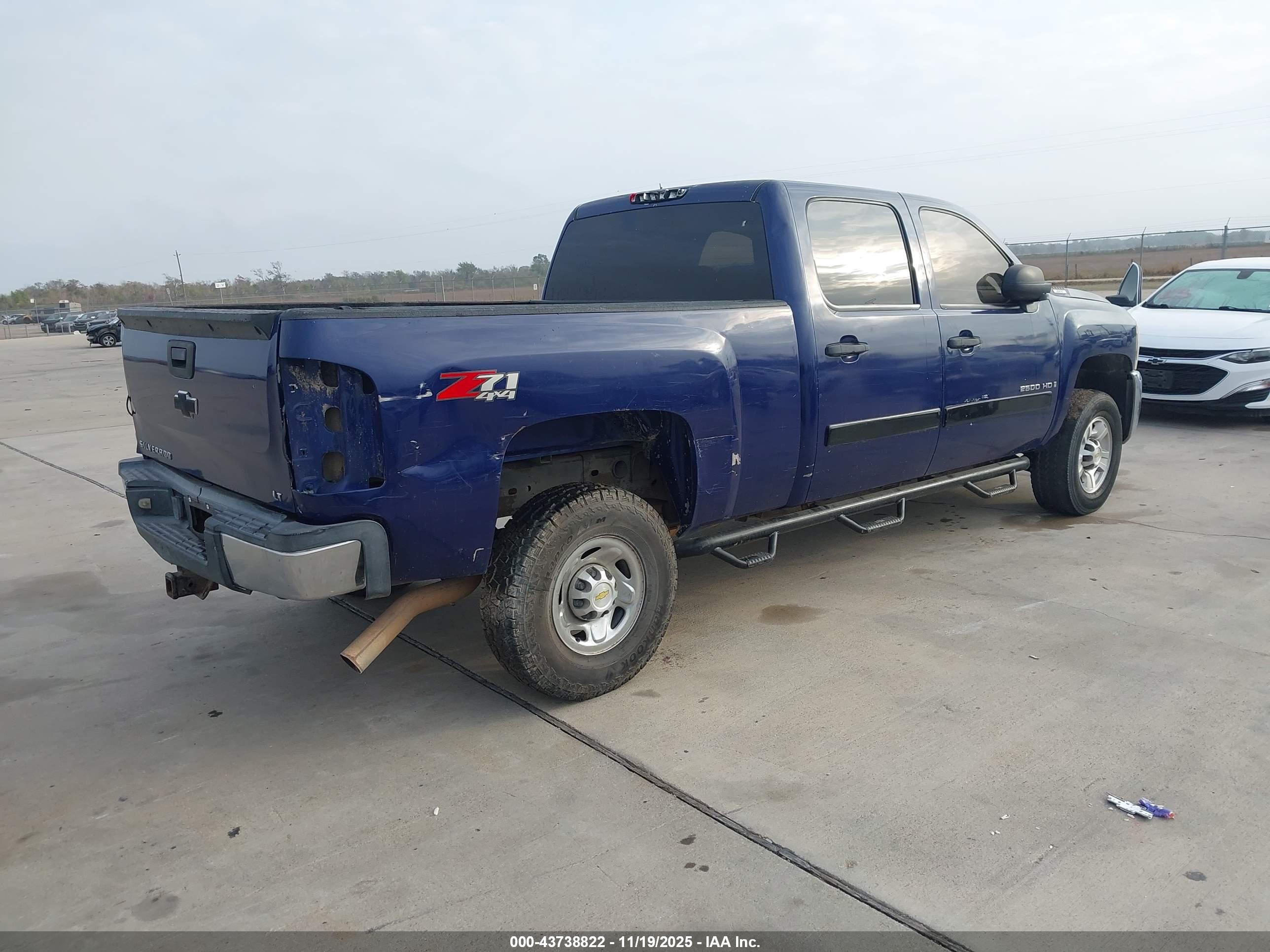CHEVROLET SILVERADO image 4