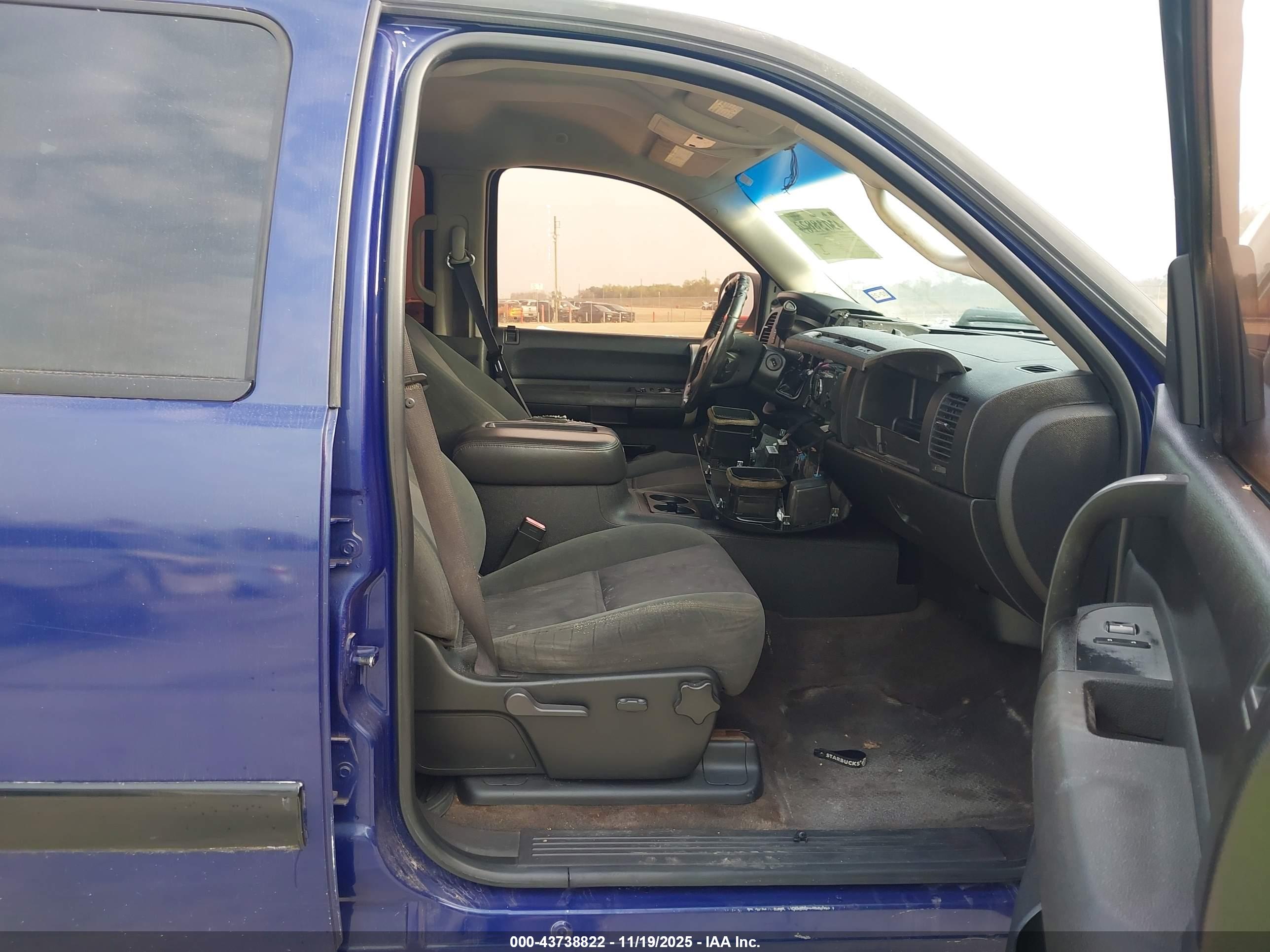 CHEVROLET SILVERADO image 5