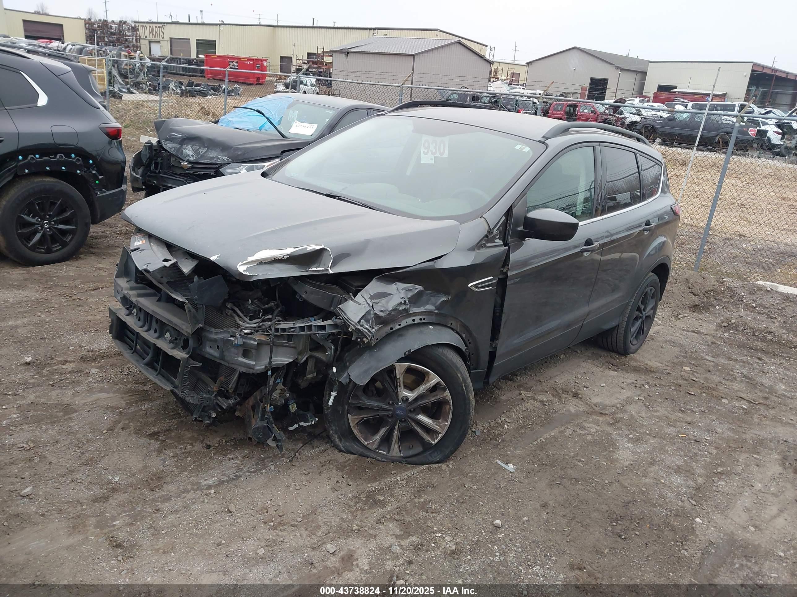 FORD ESCAPE image 2