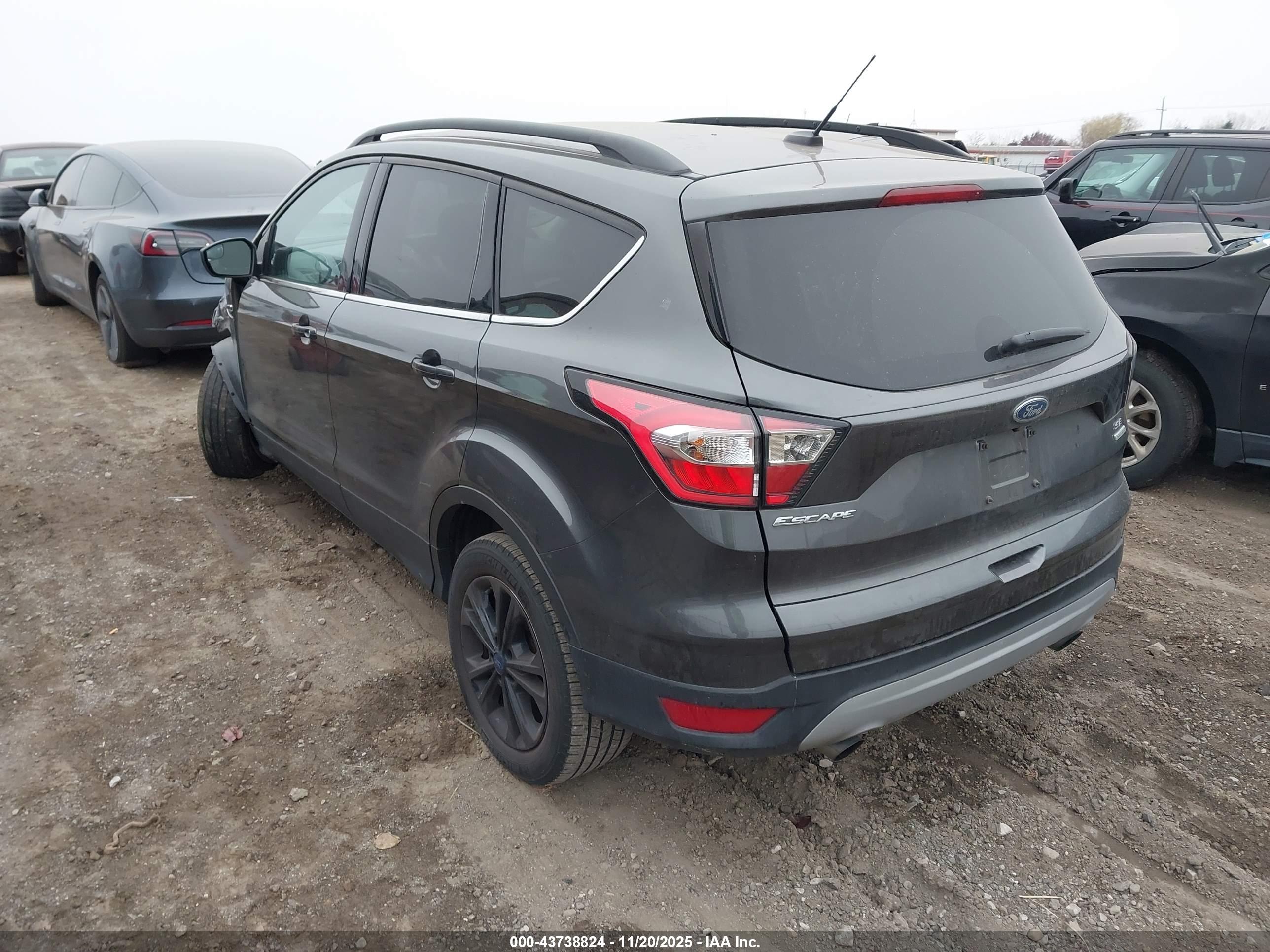 FORD ESCAPE image 3