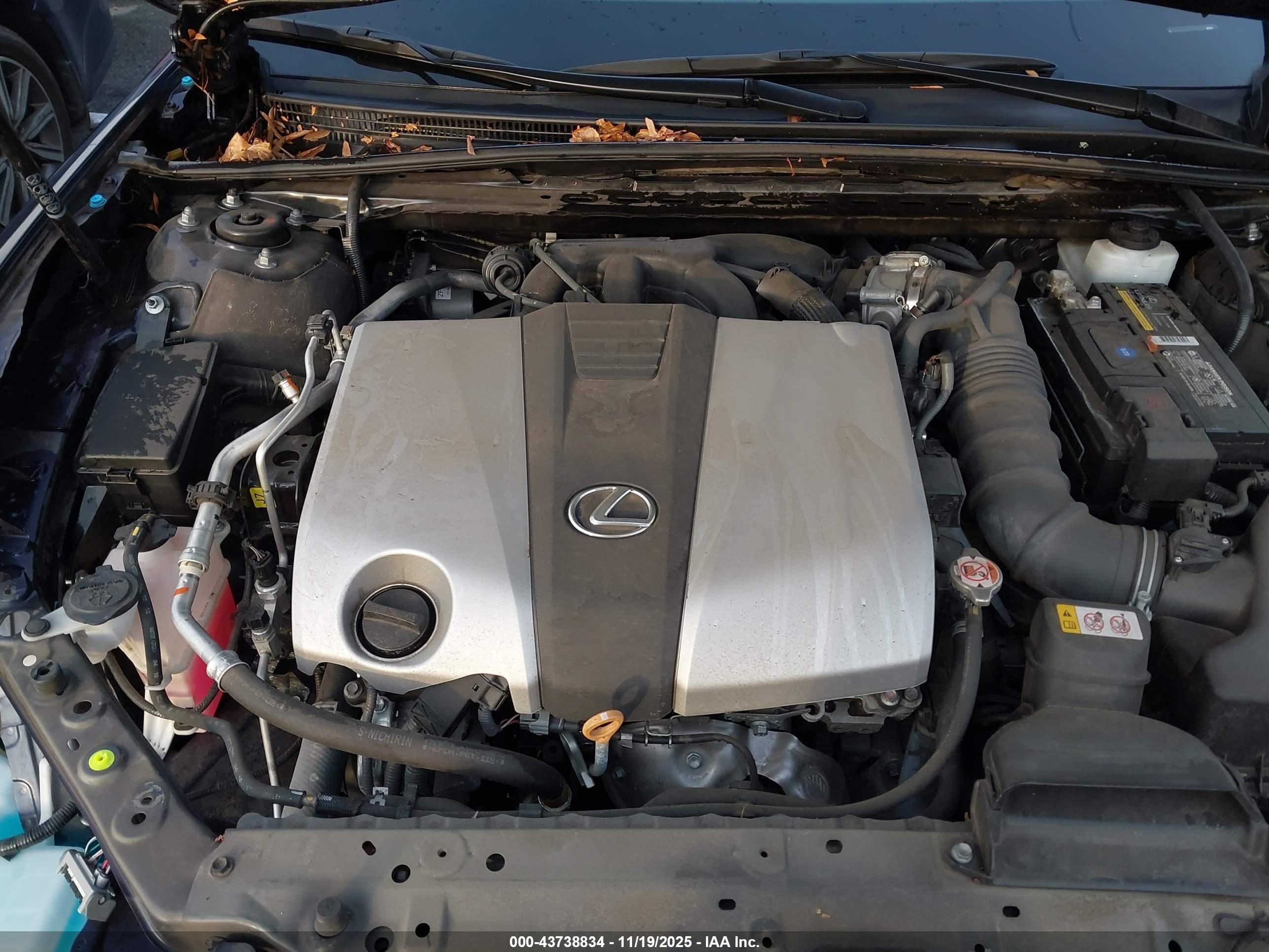 LEXUS ES image 10